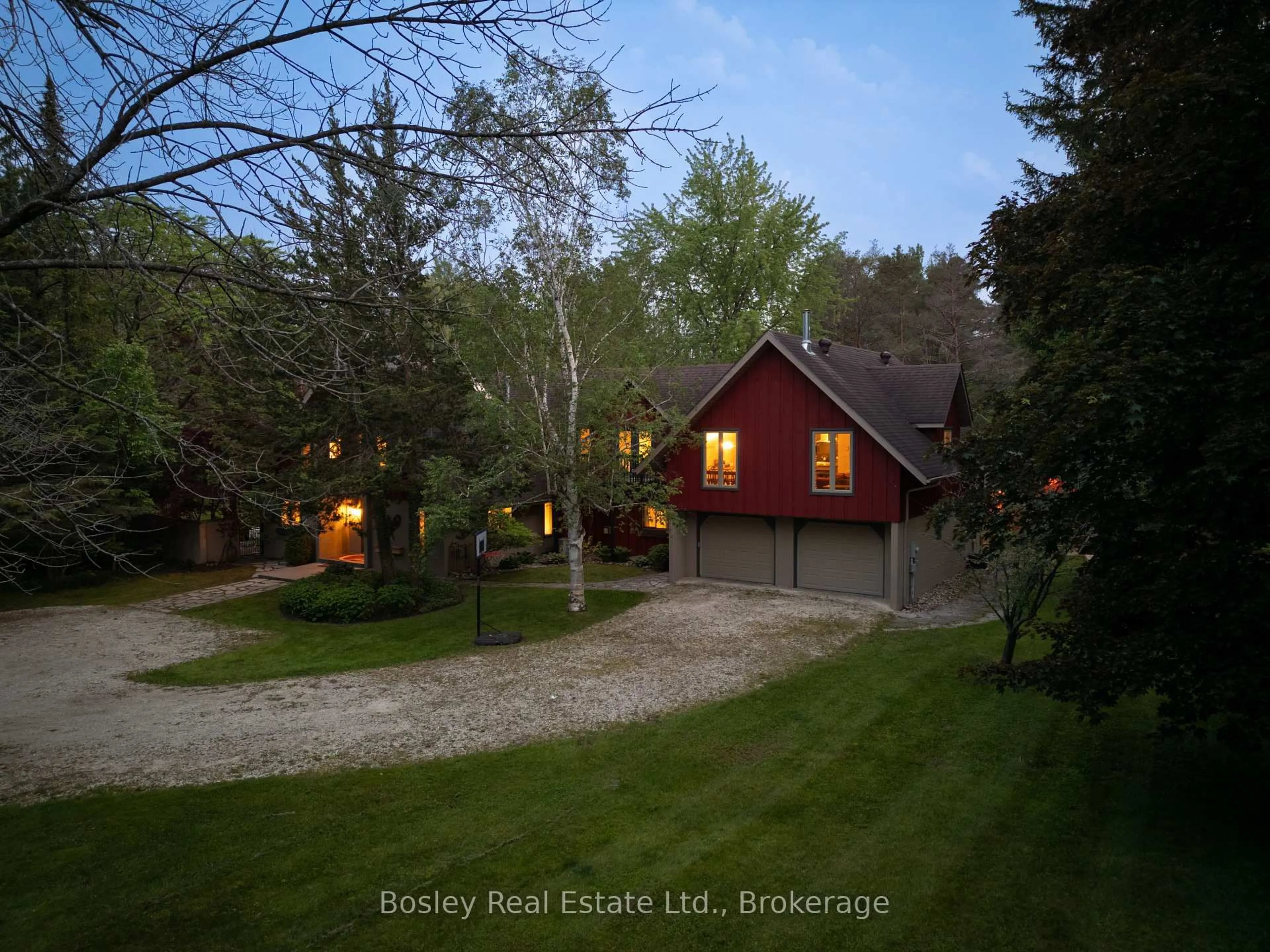 A pic from outside/outdoor area/front of a property/back of a property/a pic from drone, street for 53 Silver Creek Dr, Collingwood Ontario L9Y 4W9