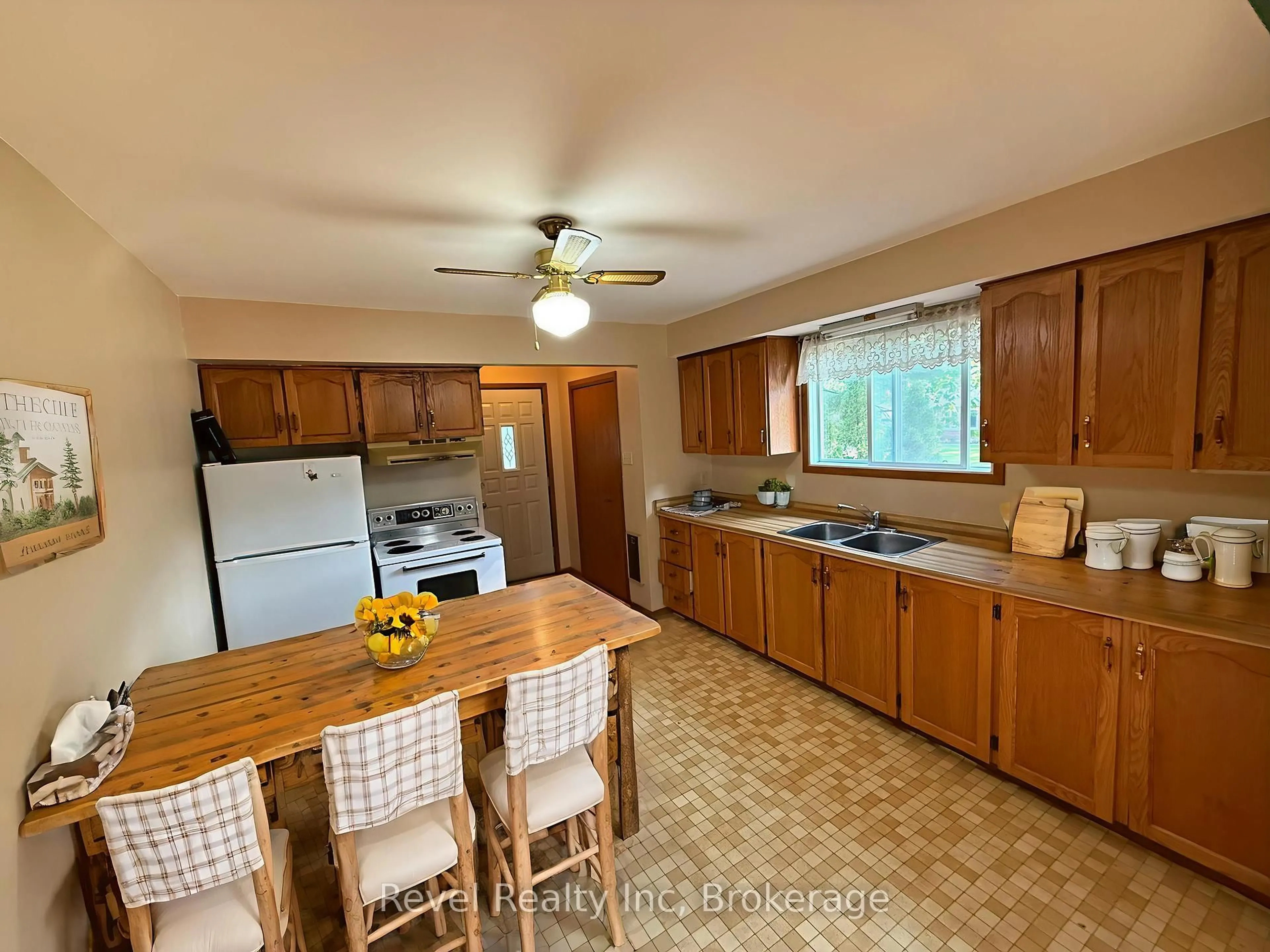 Standard kitchen, unknown for 9 ISLANDVIEW Cres, Wasaga Beach Ontario L0L 2P0