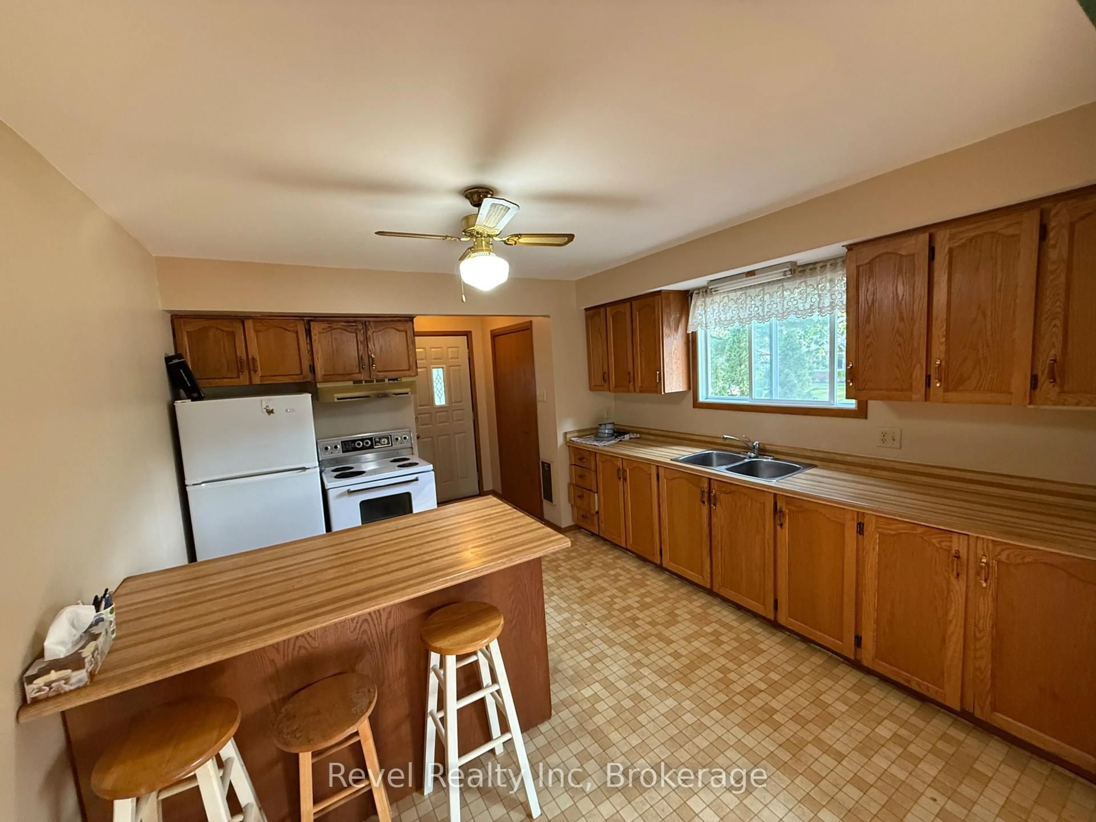 Standard kitchen, unknown for 9 ISLANDVIEW Cres, Wasaga Beach Ontario L0L 2P0