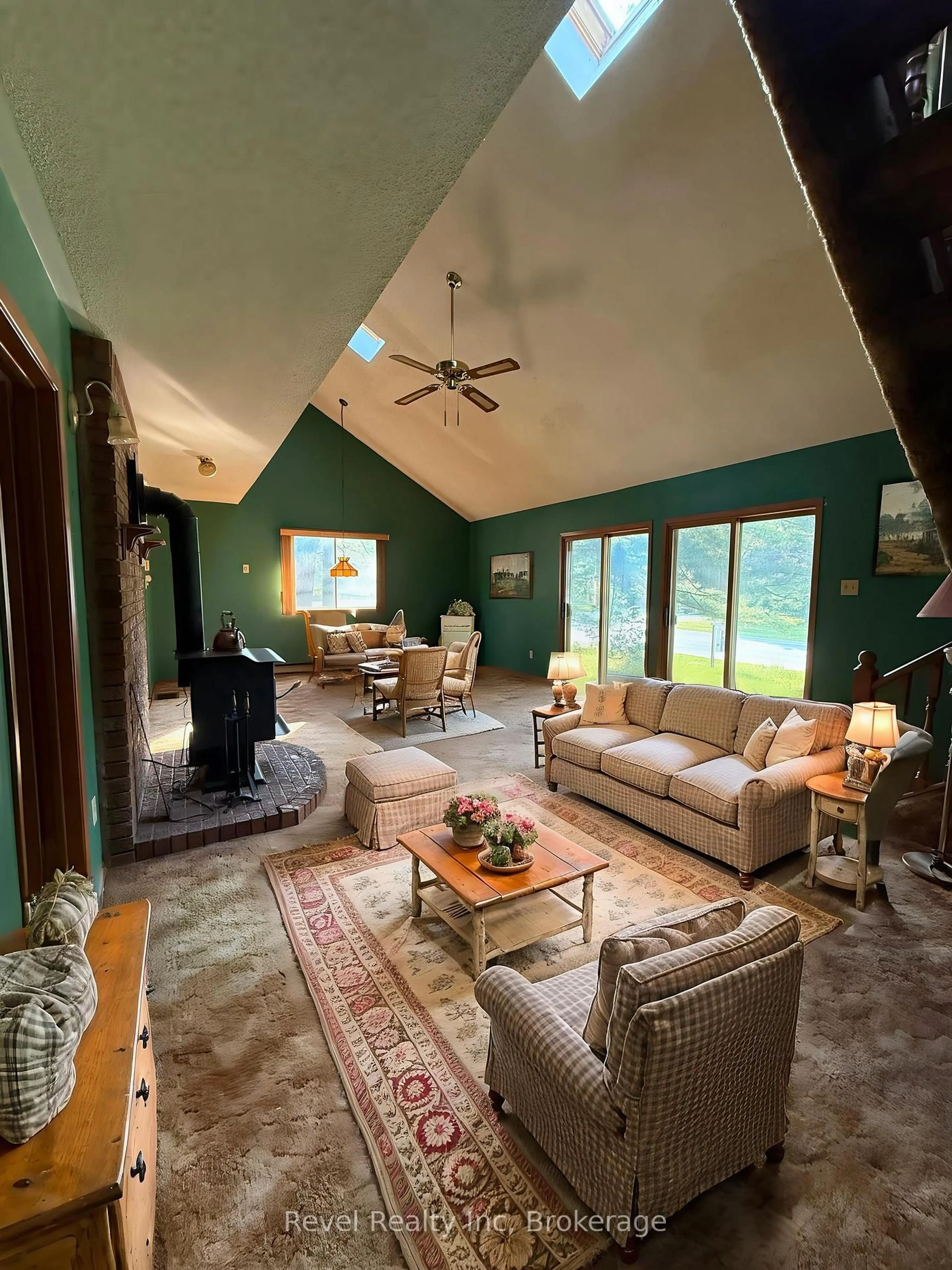 Living room with furniture, unknown for 9 ISLANDVIEW Cres, Wasaga Beach Ontario L0L 2P0