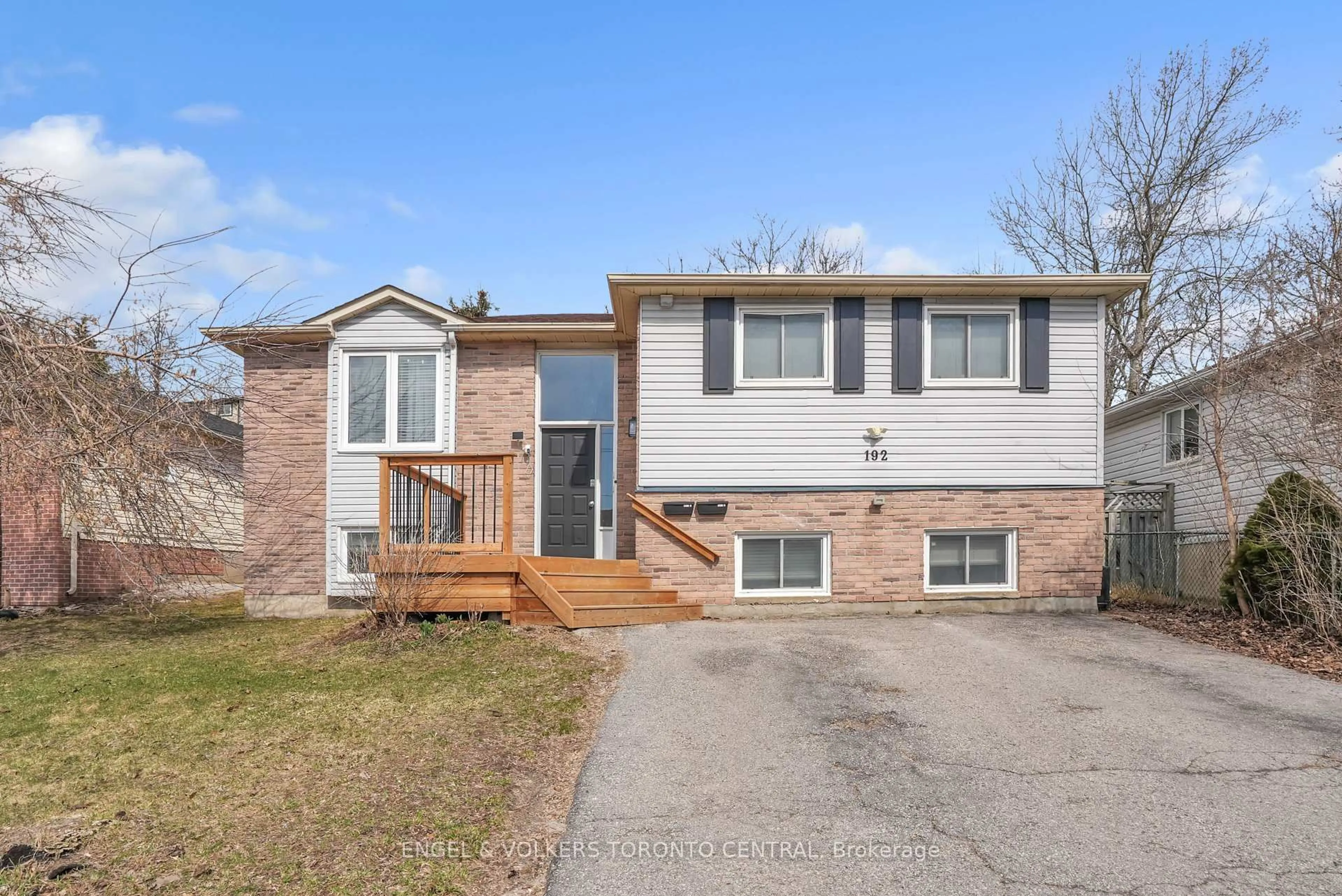 Home with brick exterior material, street for 192 Edgehill Dr, Barrie Ontario L4N 1M1