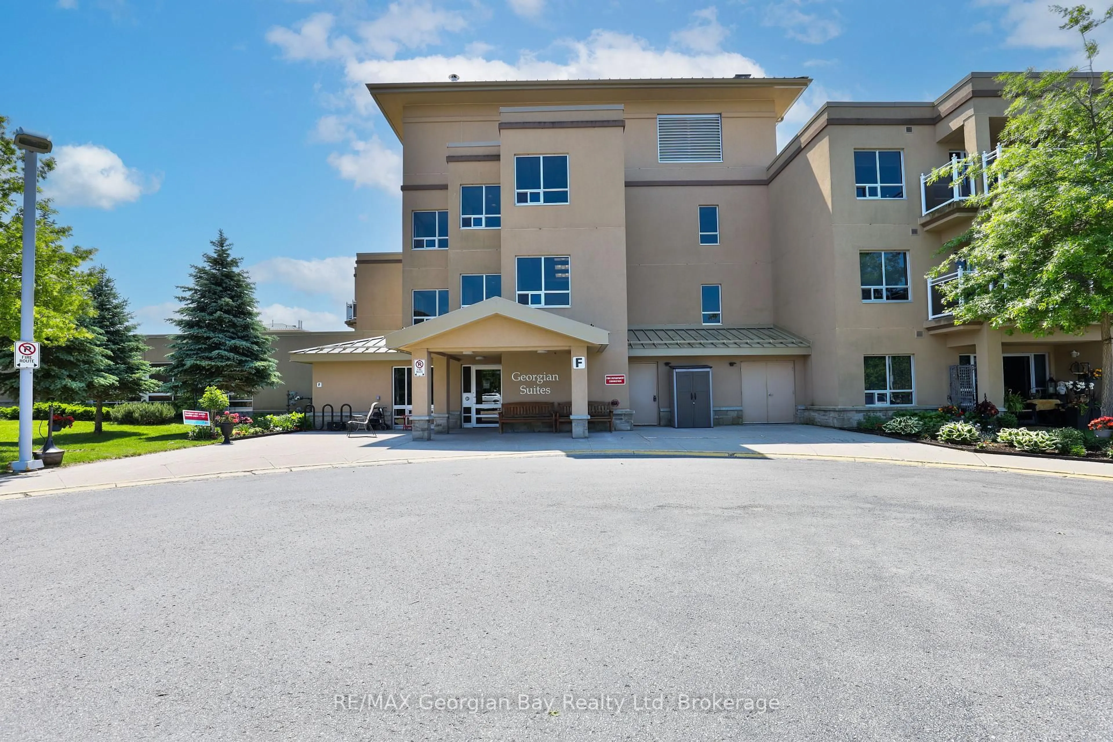 Unknown for 101 Thompson Rd #F, Penetanguishene Ontario L9M 0V3