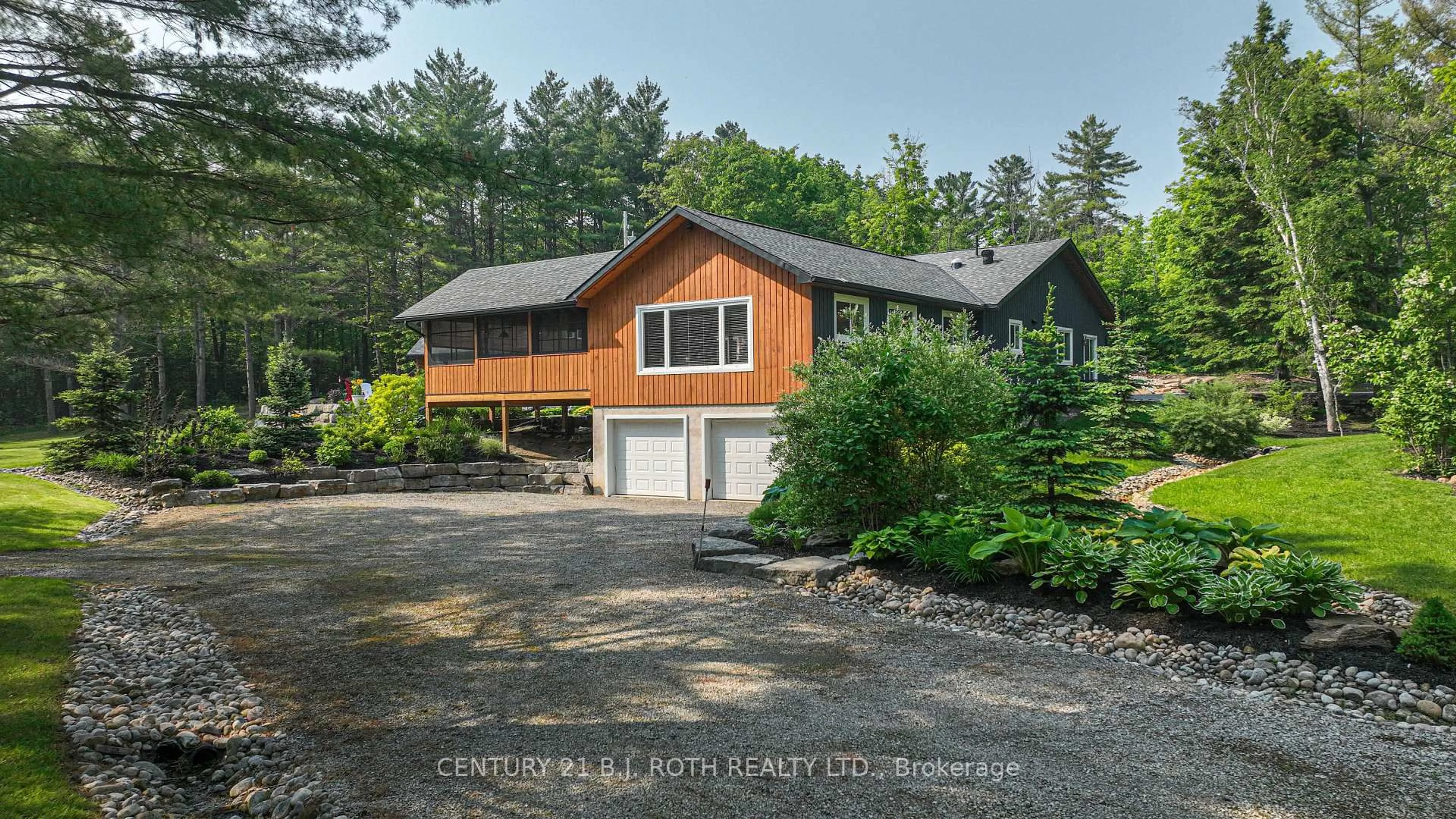 A pic from outside/outdoor area/front of a property/back of a property/a pic from drone, unknown for 2450 Irish Line, Severn Ontario L0K 1E0