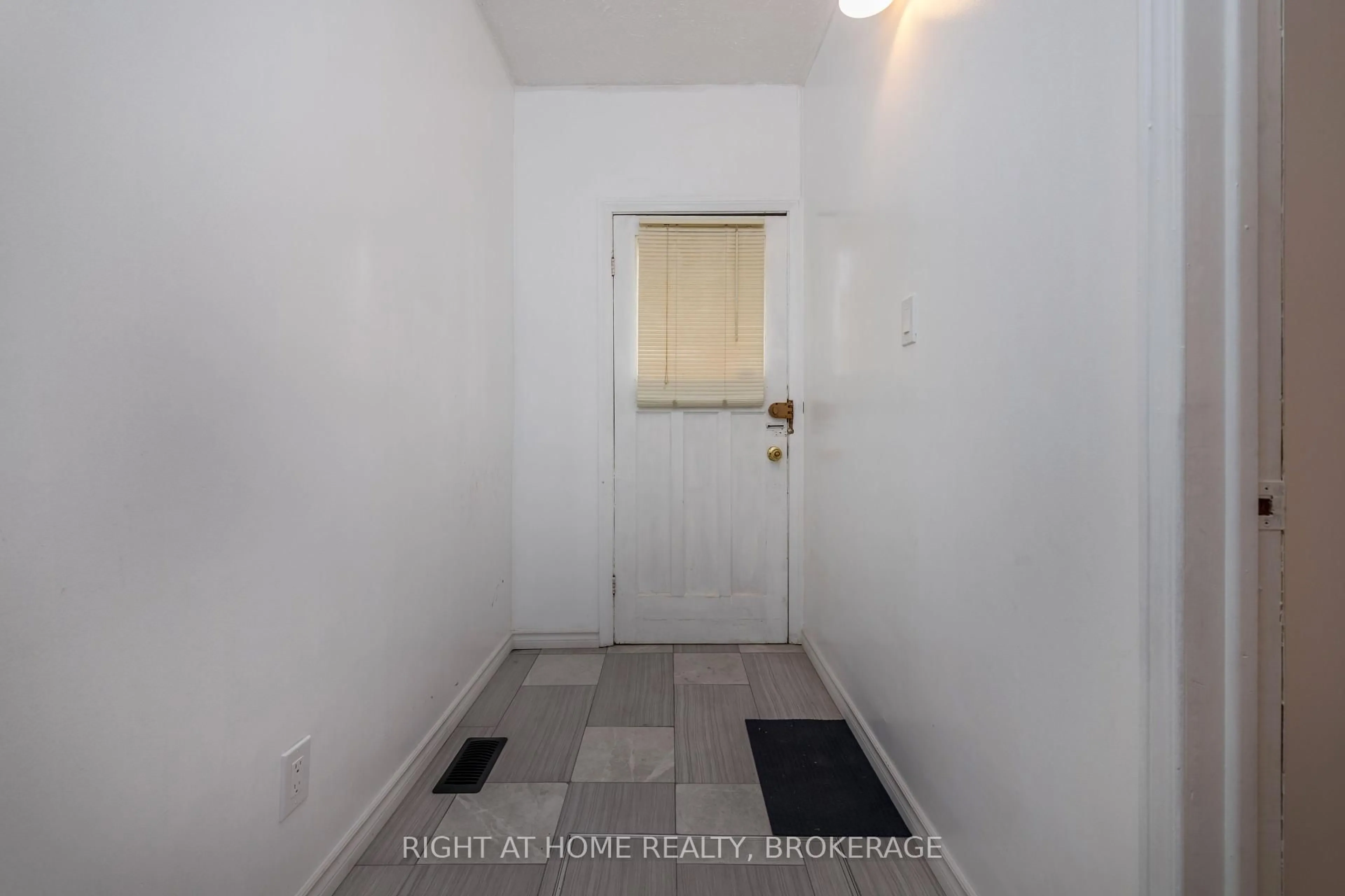 Unknown for 69 Victoria St, Barrie Ontario L4N 2H8