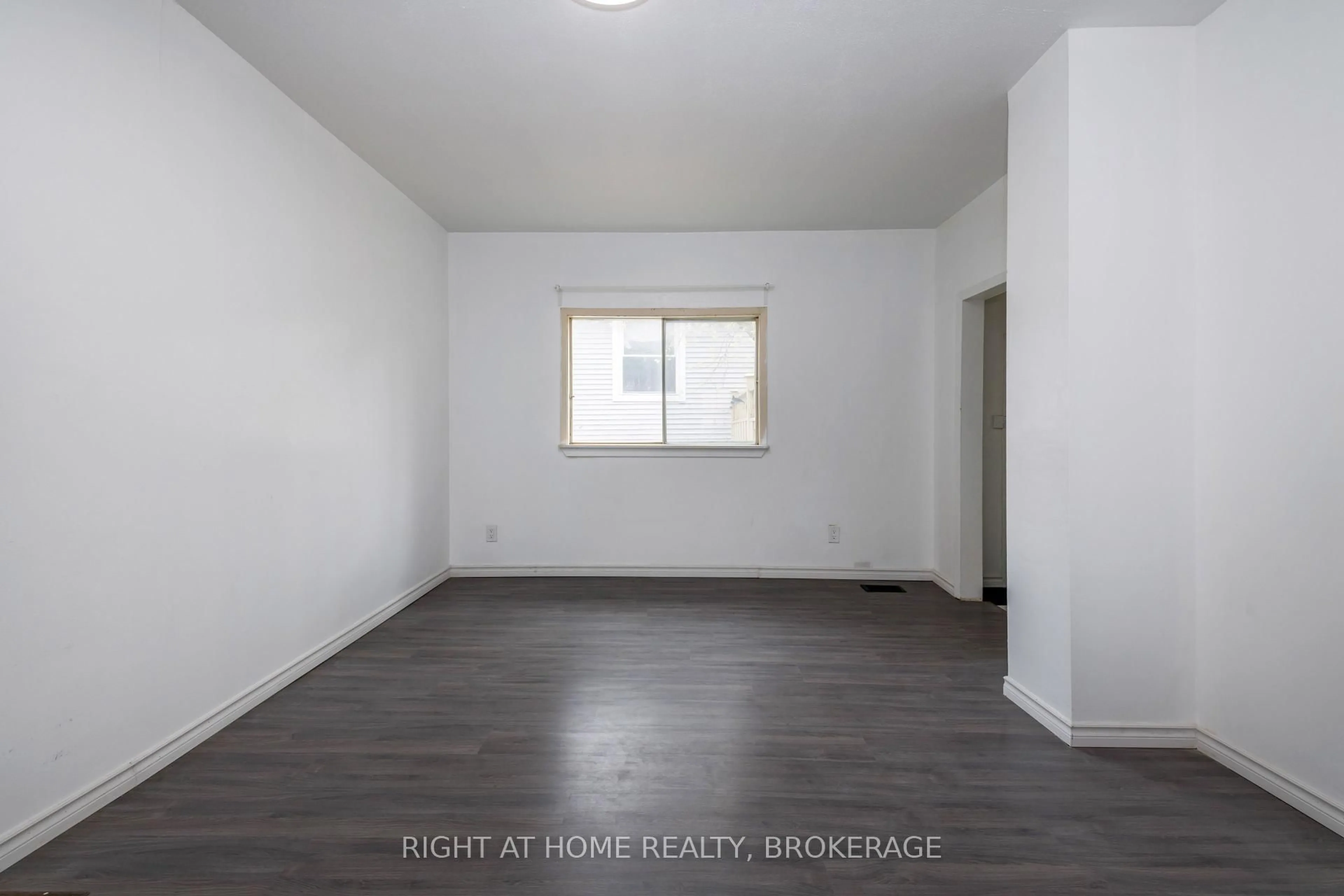 A pic of a room for 69 Victoria St, Barrie Ontario L4N 2H8