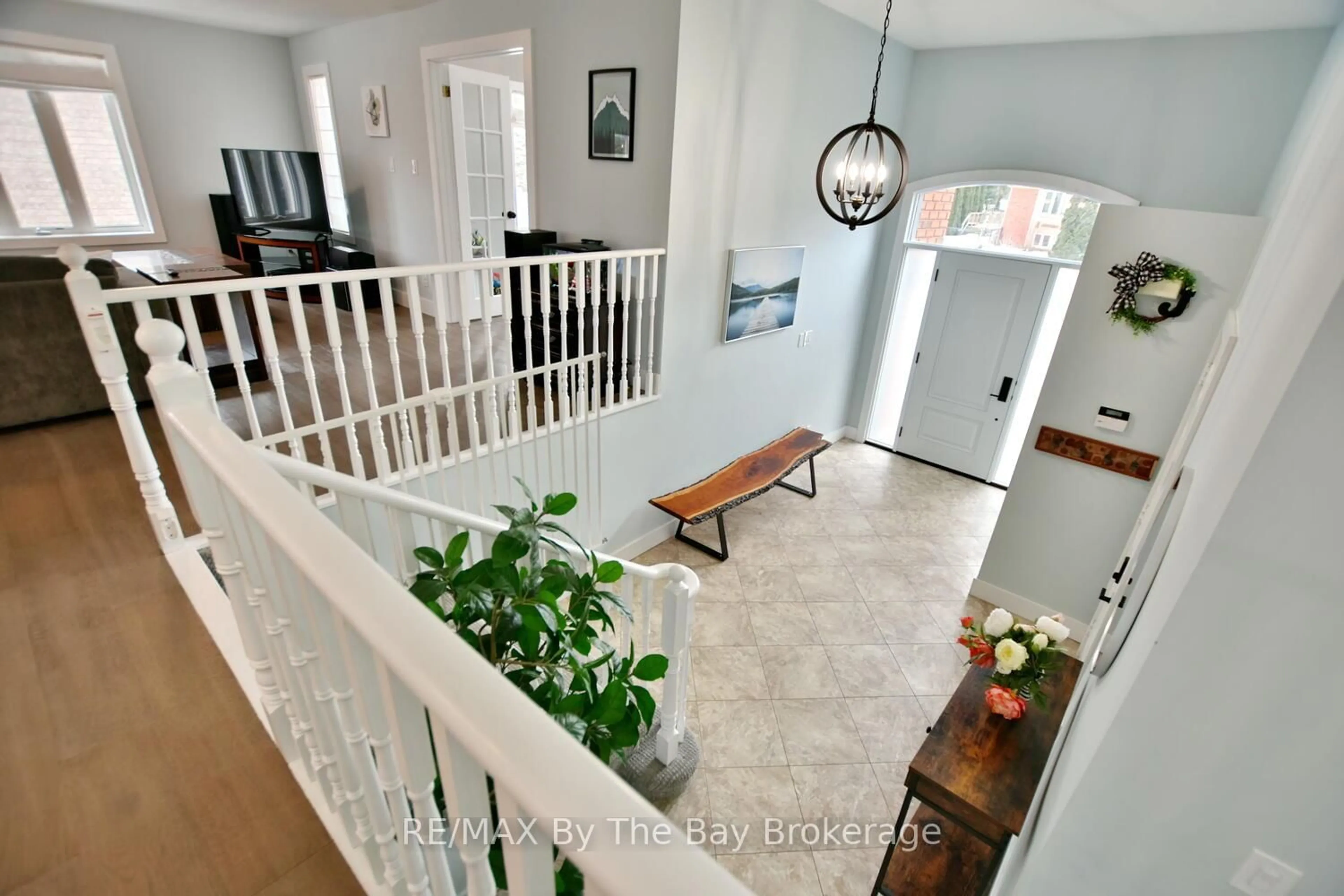 Indoor entryway for 424 Ramblewood Dr, Wasaga Beach Ontario L9Z 1P3