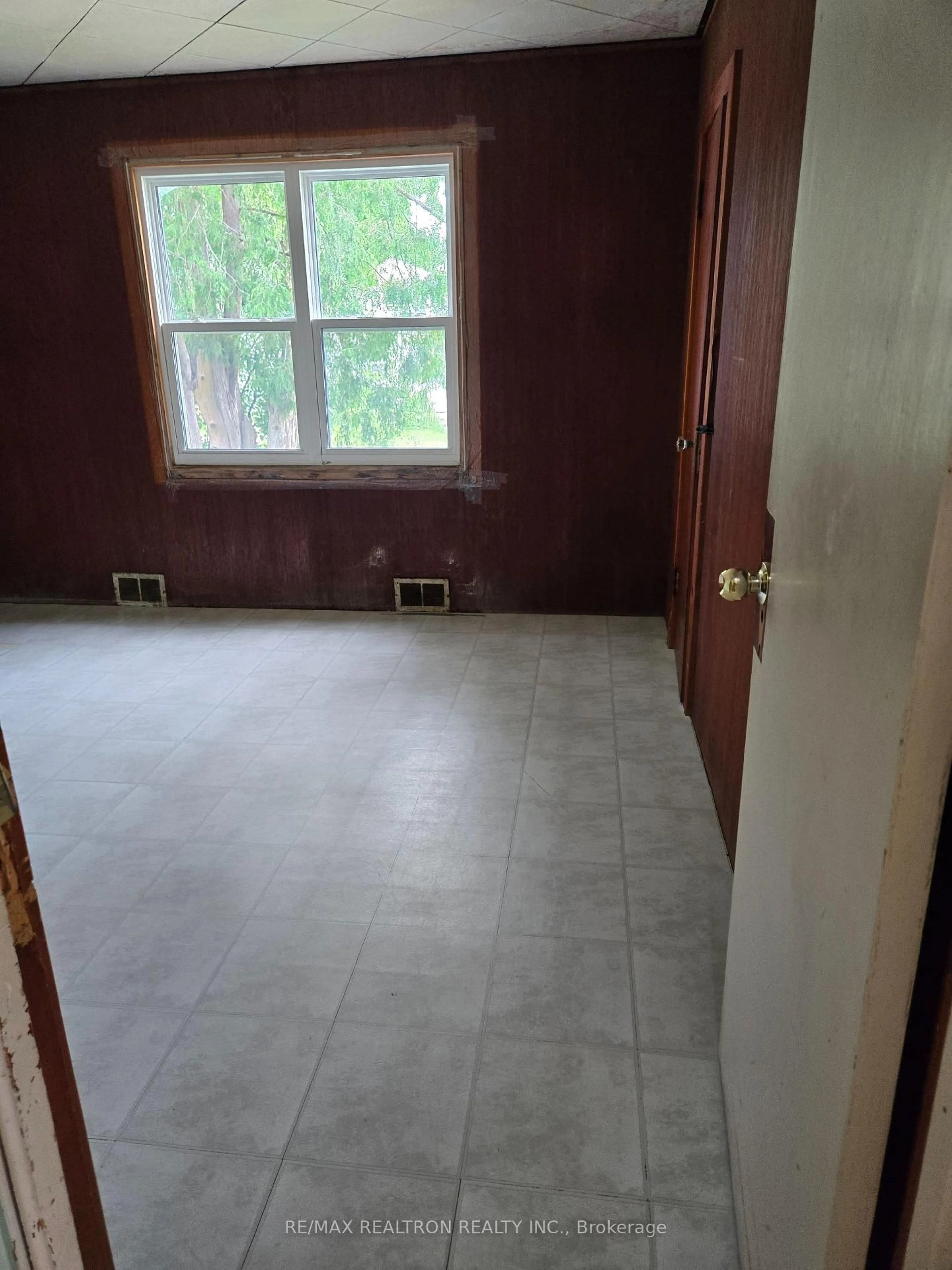 A pic of a room for 81 Dufferin St, Orillia Ontario L3V 5S7