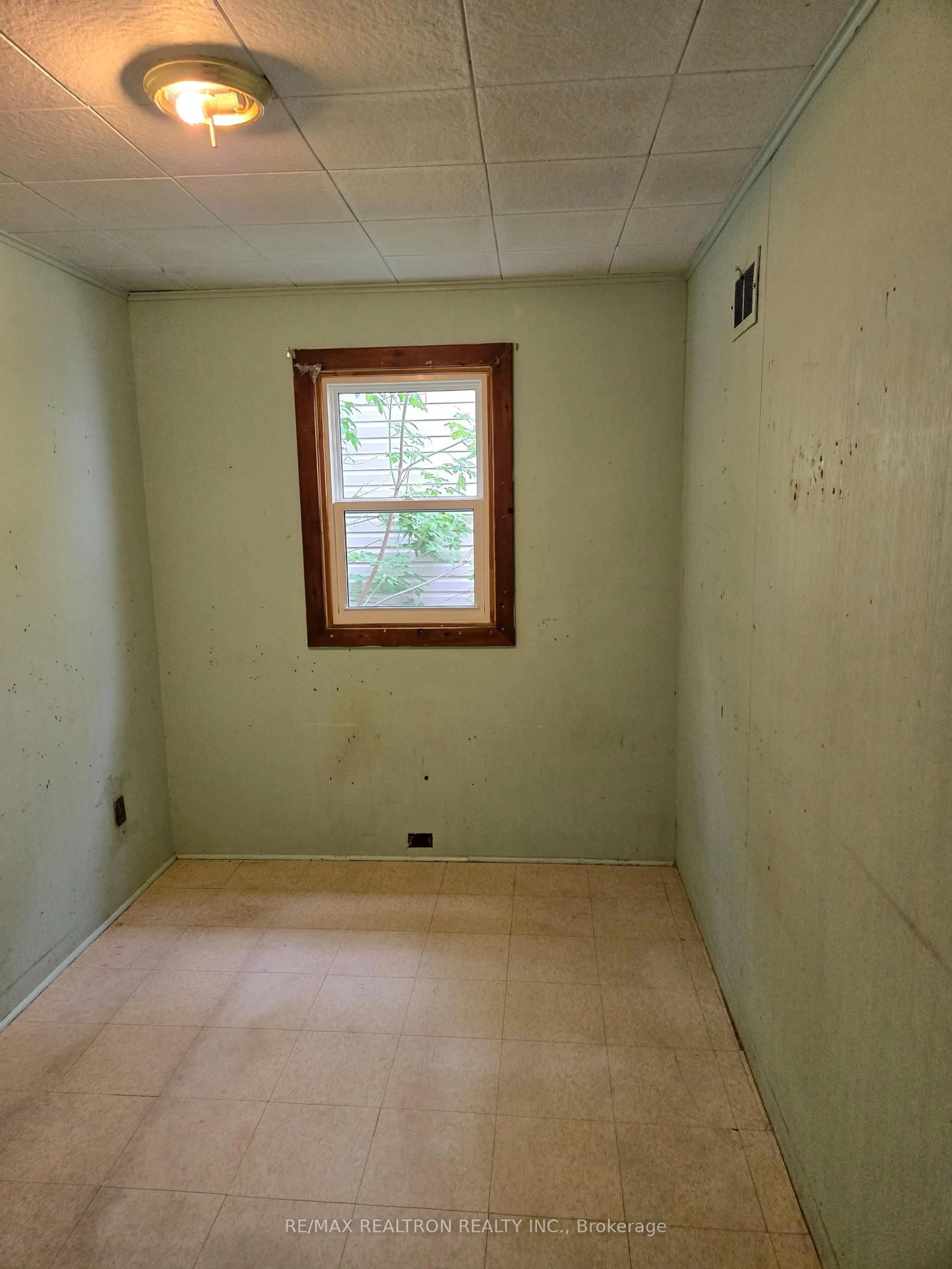 A pic of a room for 81 Dufferin St, Orillia Ontario L3V 5S7