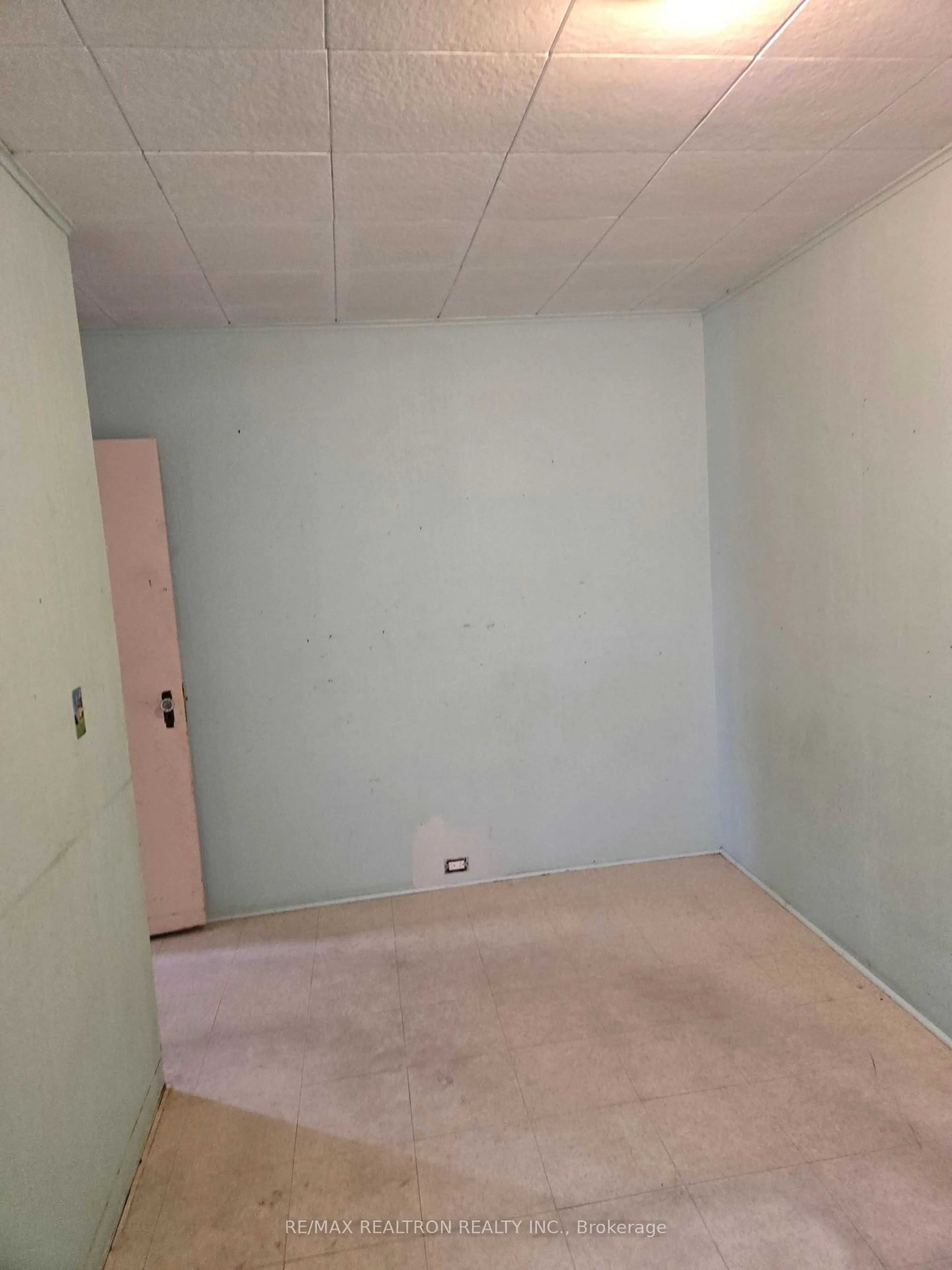 A pic of a room for 81 Dufferin St, Orillia Ontario L3V 5S7
