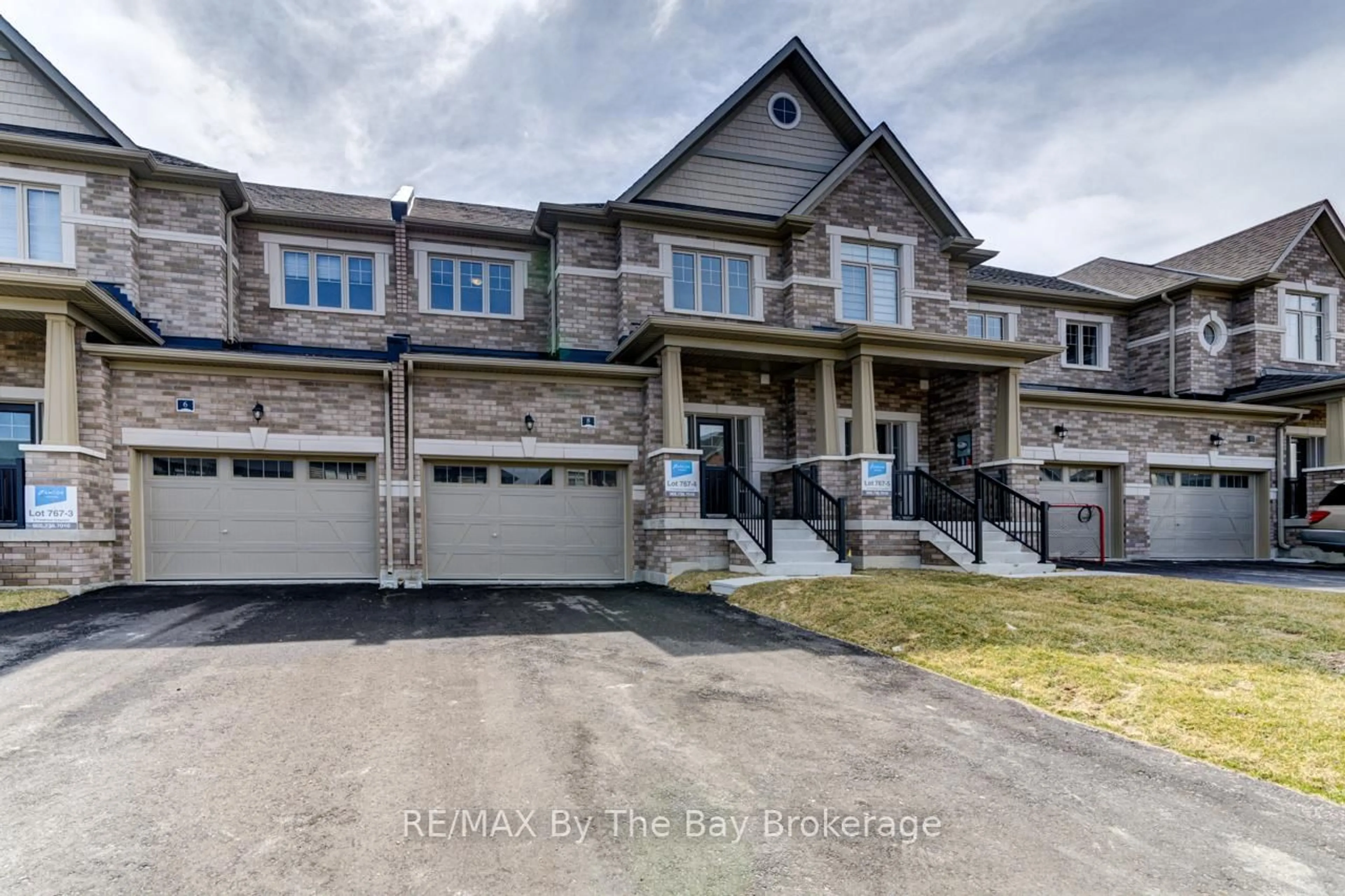 Home with brick exterior material, street for 8 Federica Cres, Wasaga Beach Ontario L9Z 0N6