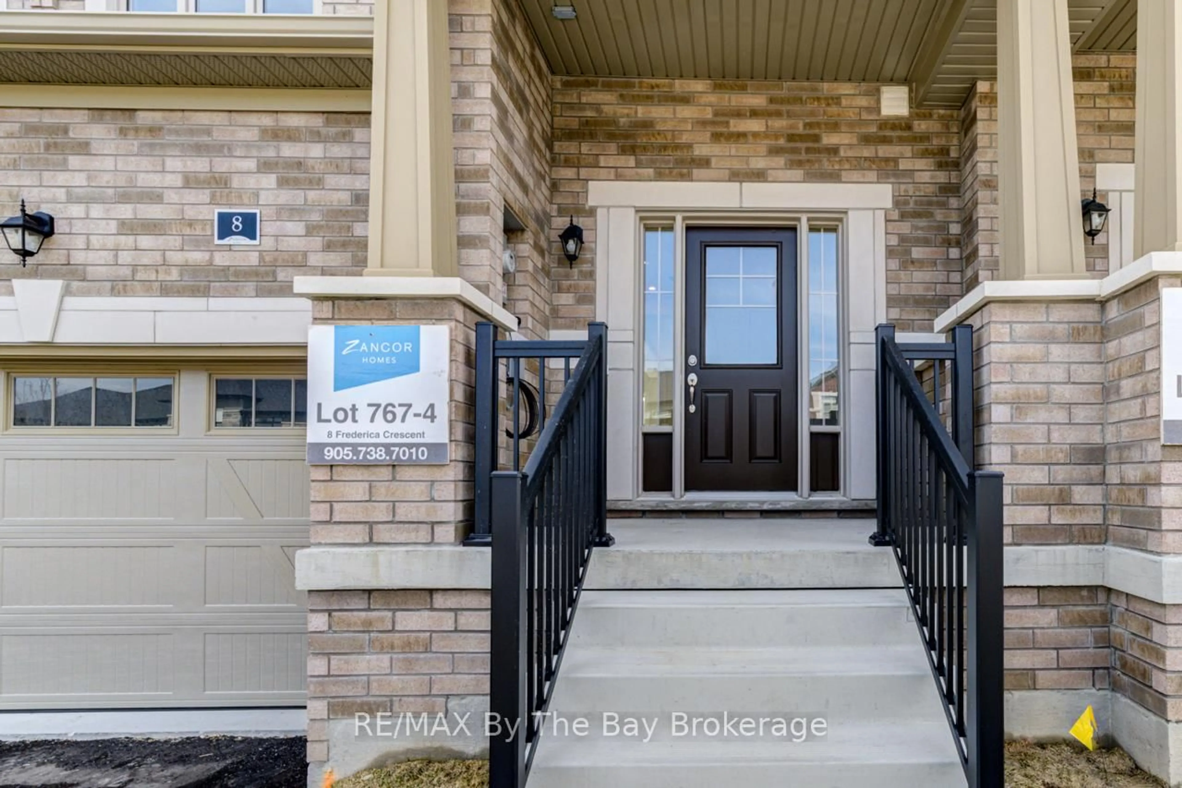 Indoor entryway for 8 Federica Cres, Wasaga Beach Ontario L9Z 0N6