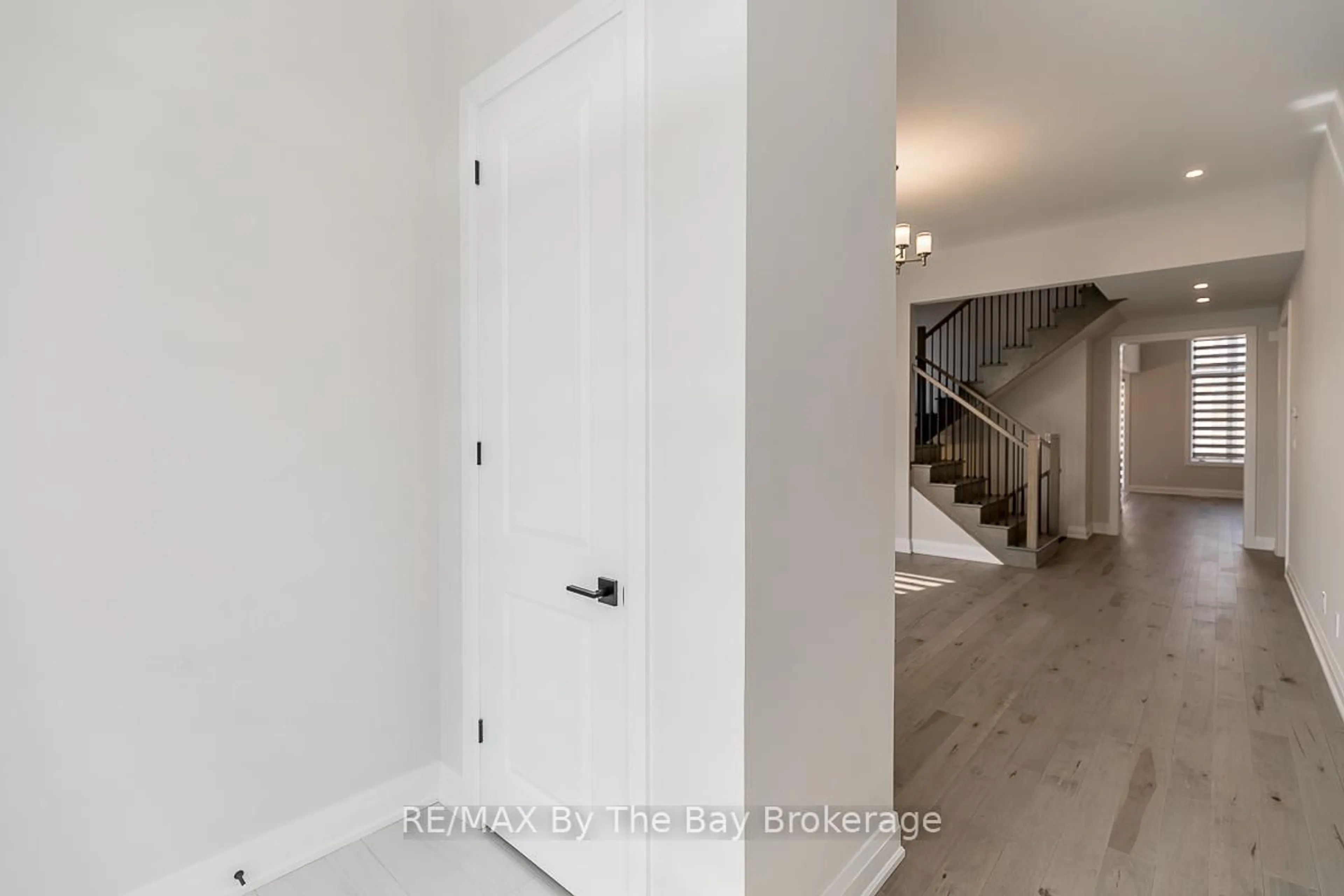 Indoor entryway for 5 Rosanne Circ, Wasaga Beach Ontario L9Z 0N4