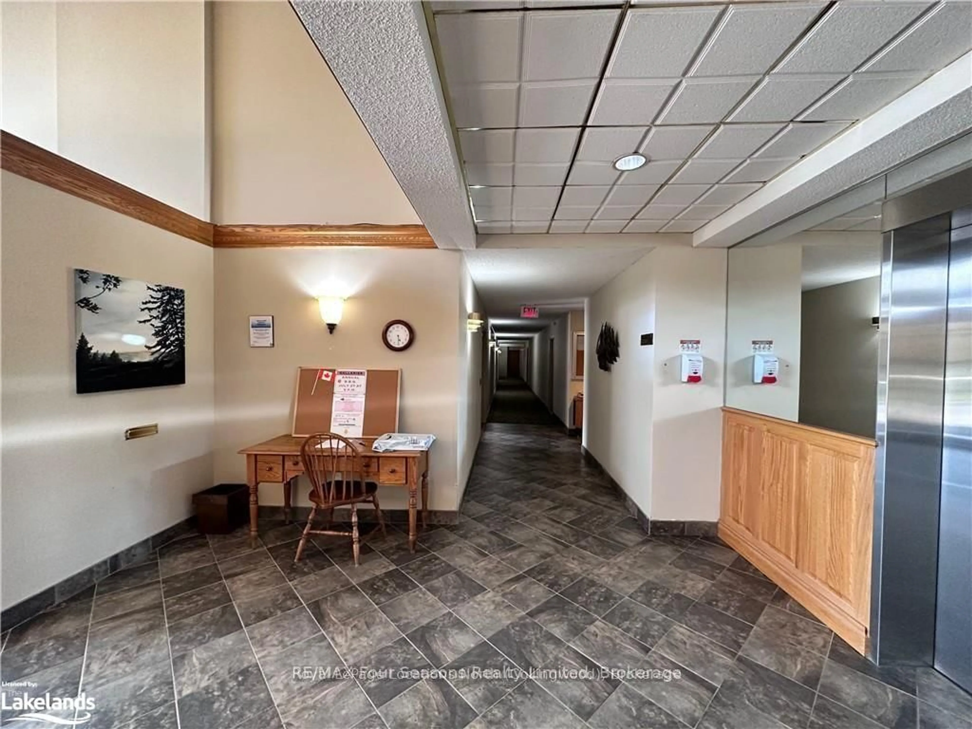 Indoor foyer for 172 Eighth St #316, Collingwood Ontario L9Y 4T2