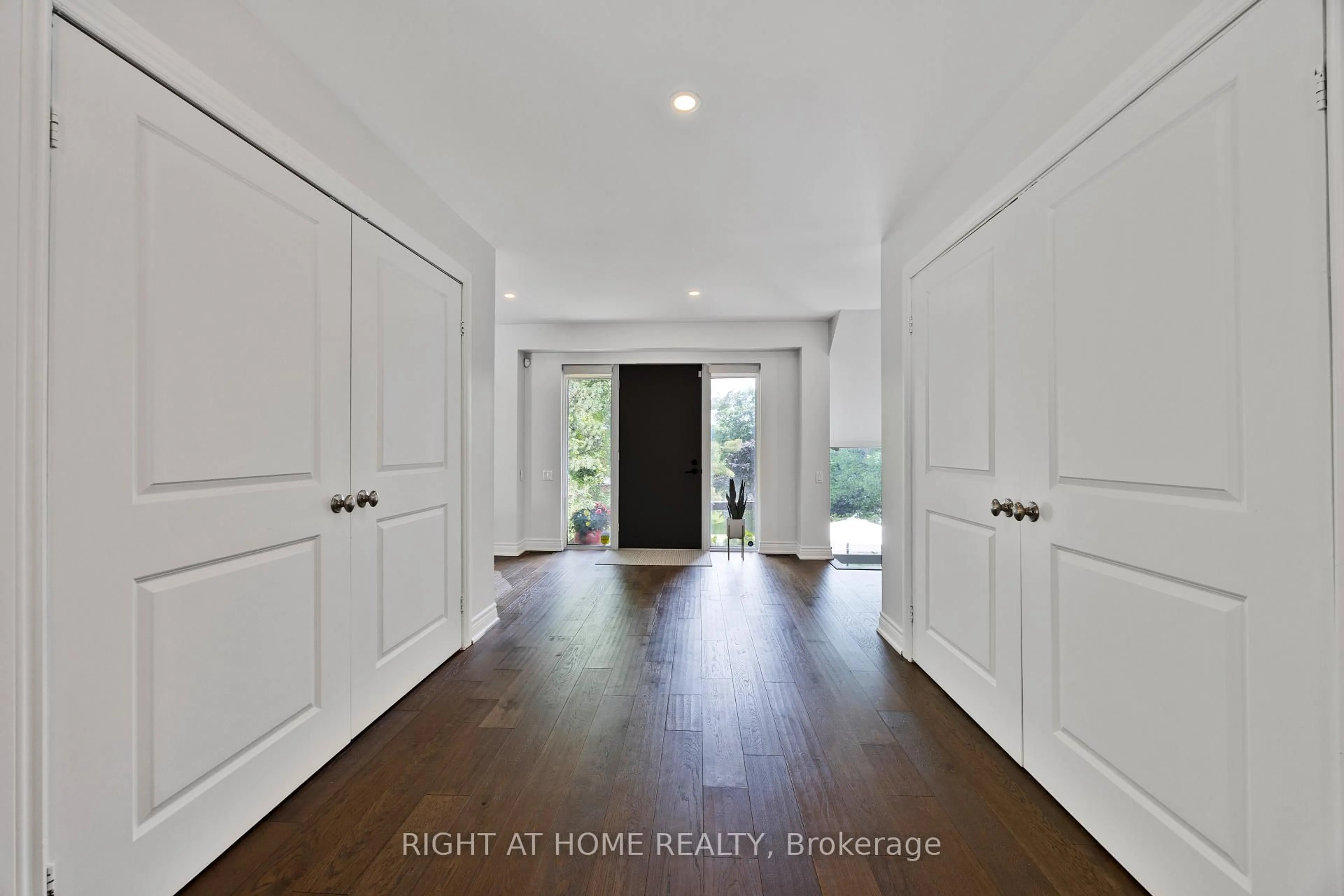 Indoor entryway for 30 Pooles Rd, Springwater Ontario L0L 1X0