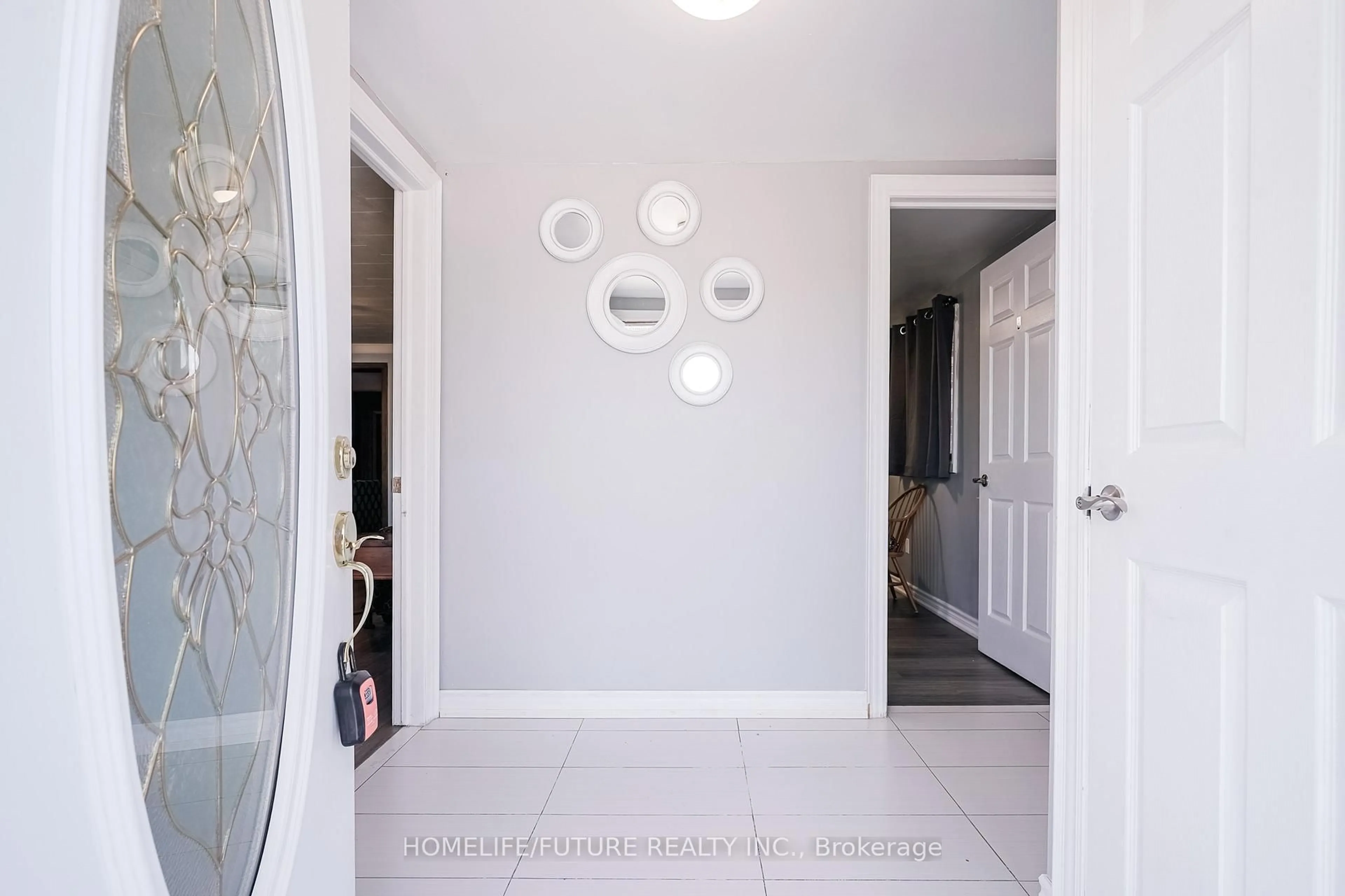 Indoor entryway for 1200 Mosley St, Wasaga Beach Ontario L9Z 2E7