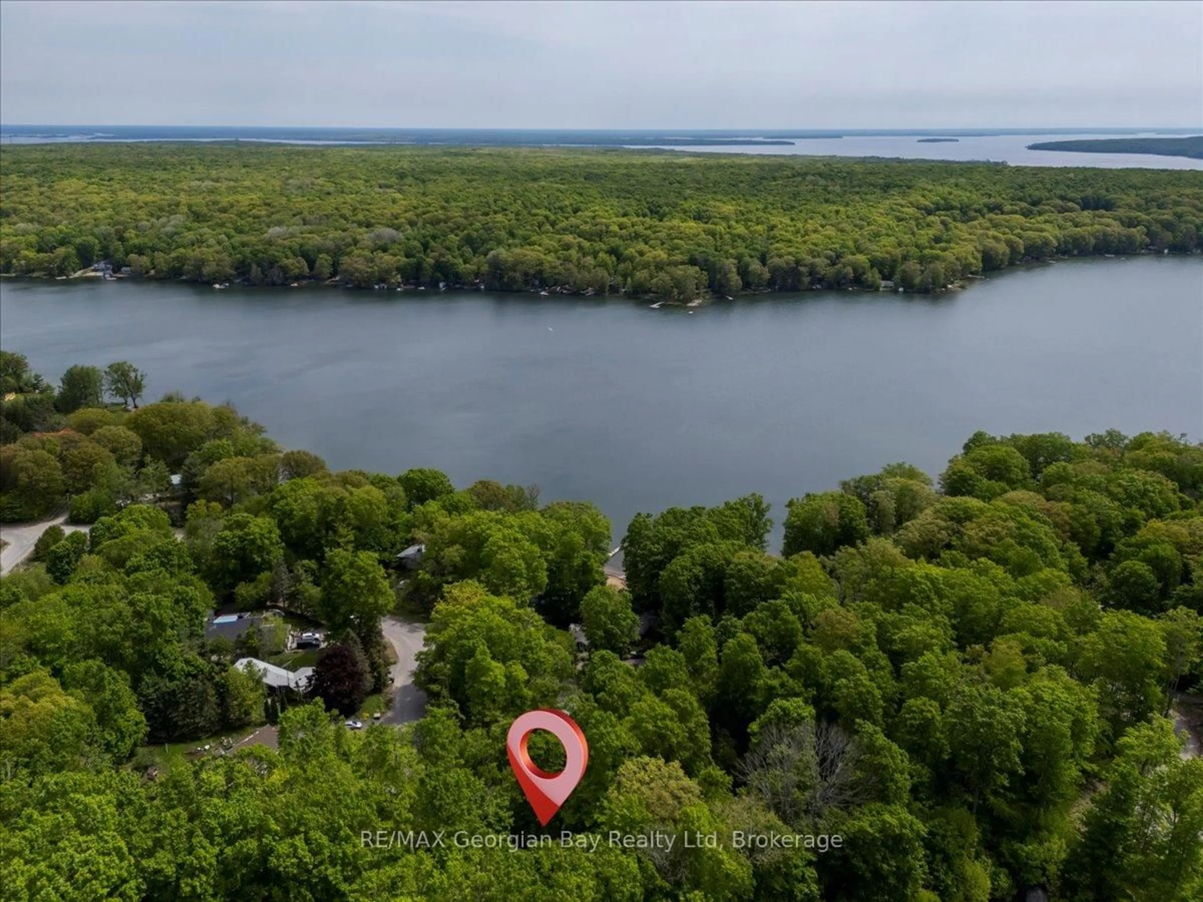 A pic from outside/outdoor area/front of a property/back of a property/a pic from drone, water/lake/river/ocean view for 31 Lakeview Cres, Tiny Ontario L9M 1R2