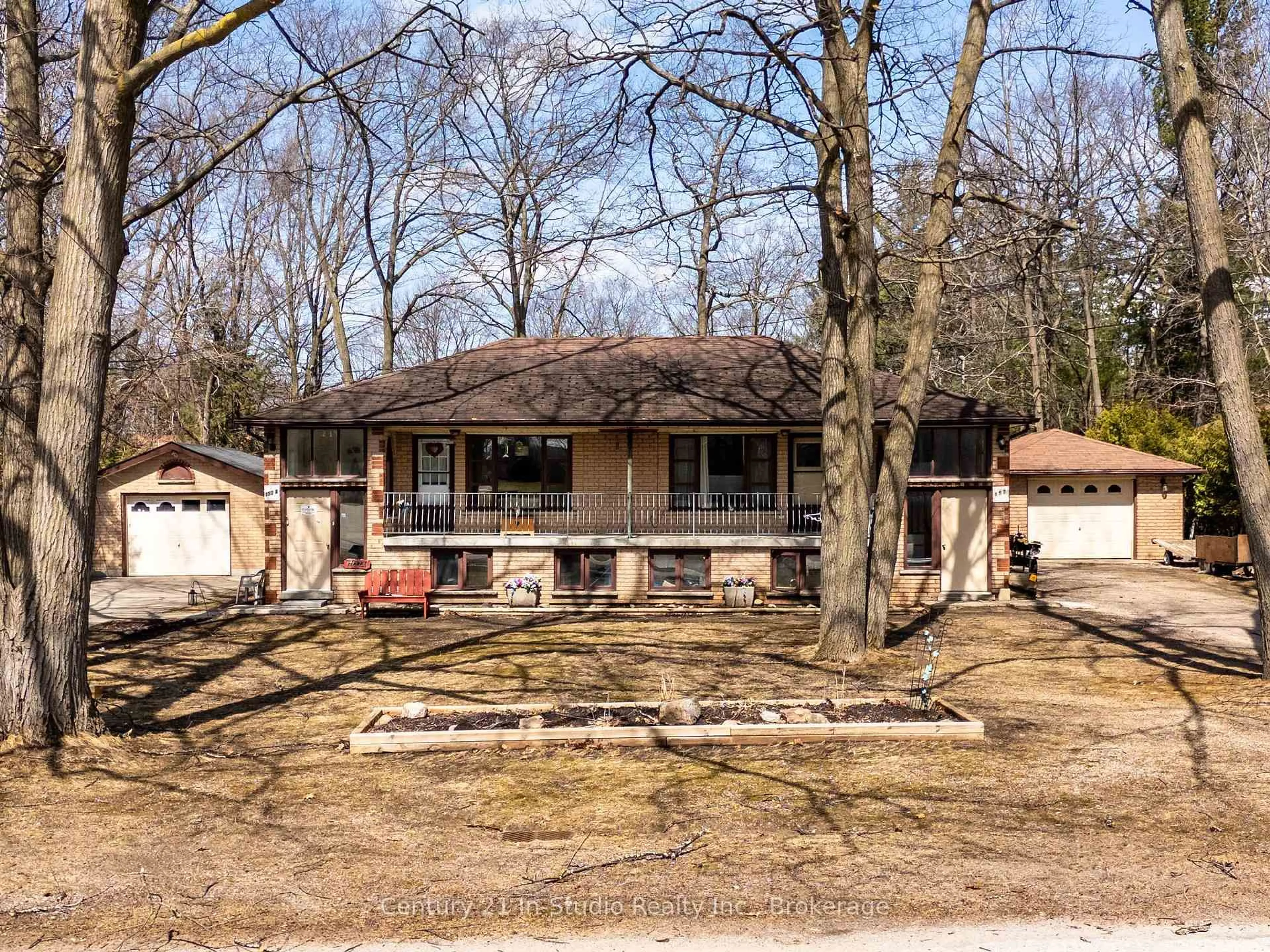 A pic from outside/outdoor area/front of a property/back of a property/a pic from drone, street for 152 Frederick Dr, Wasaga Beach Ontario L9Z 1P1