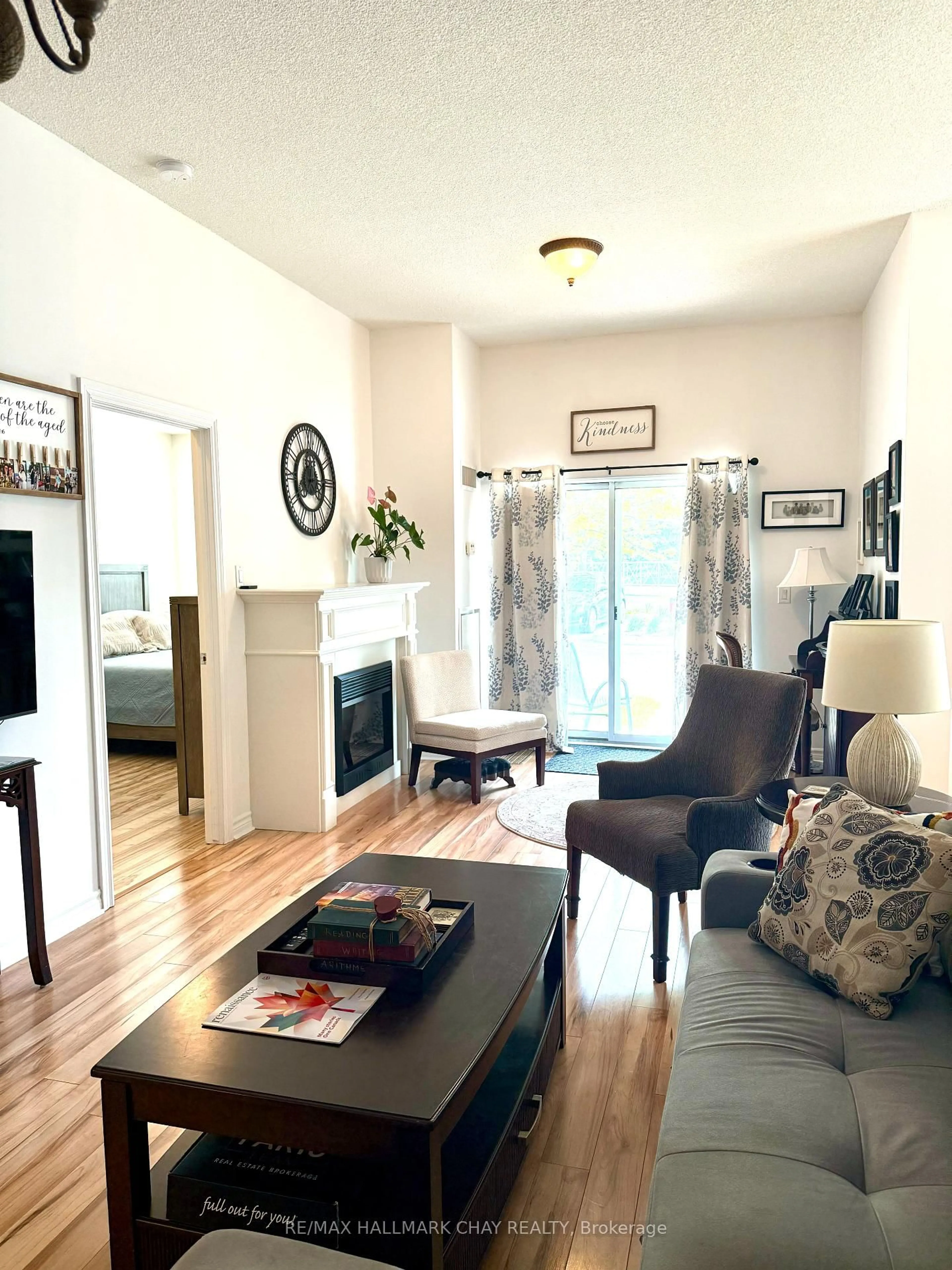 Living room with furniture, wood/laminate floor for 354 Atherley Rd #102, Orillia Ontario L3V 0B8