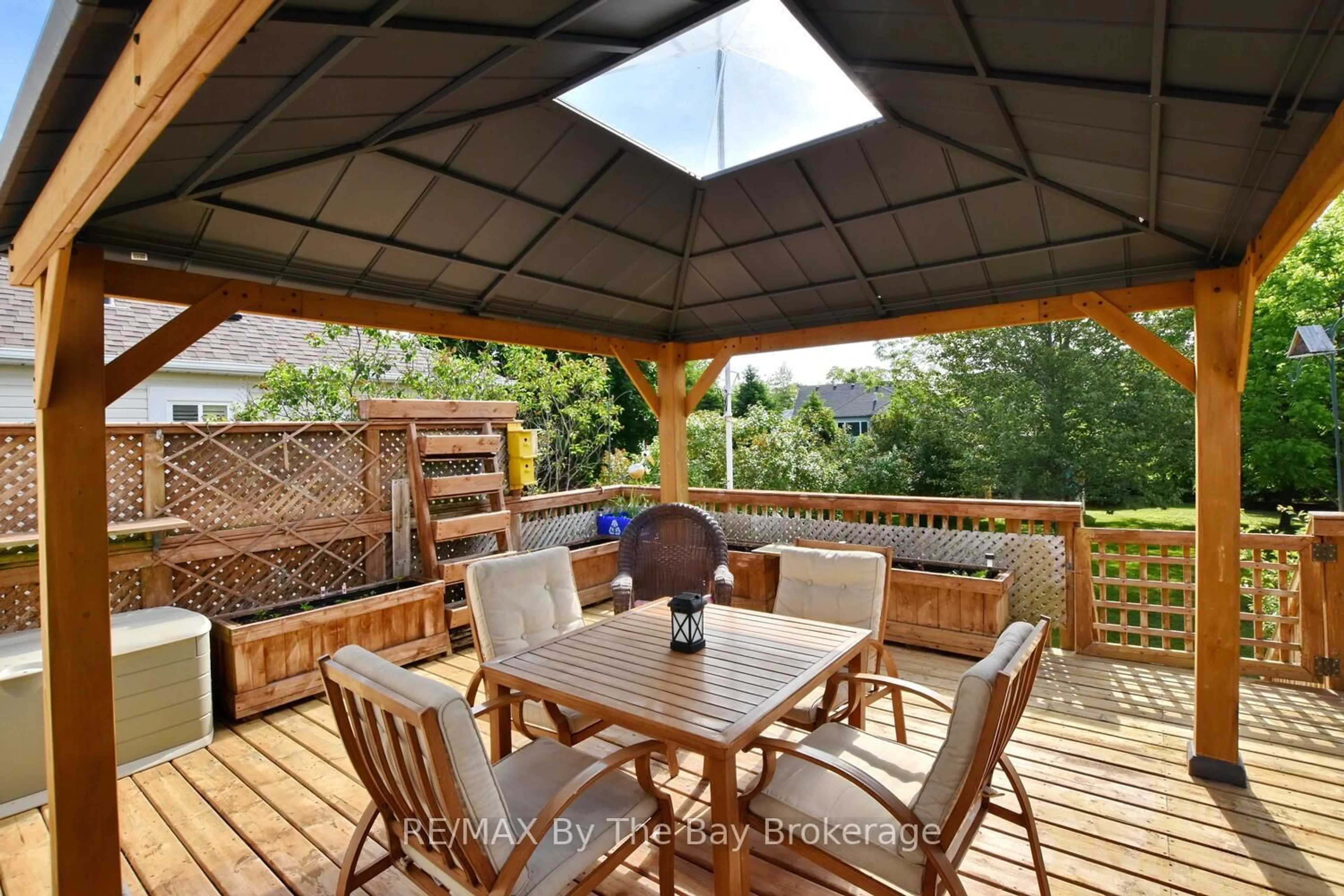 Patio, unknown for 95 Royal Beech Dr, Wasaga Beach Ontario L9Z 1M5