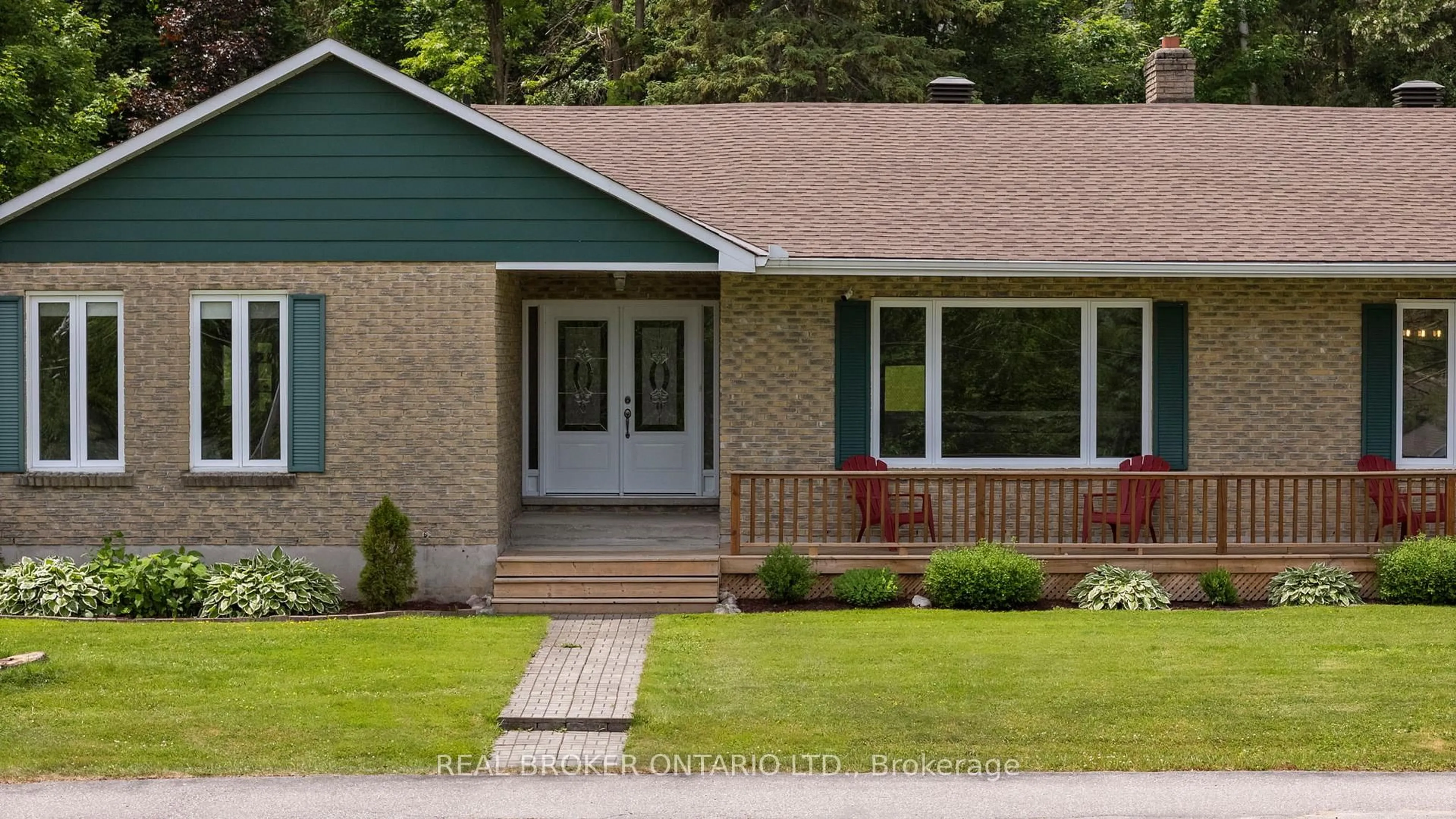 Home with vinyl exterior material, street for 32 Old Scotia Pl, Oro-Medonte Ontario L3V 6H2