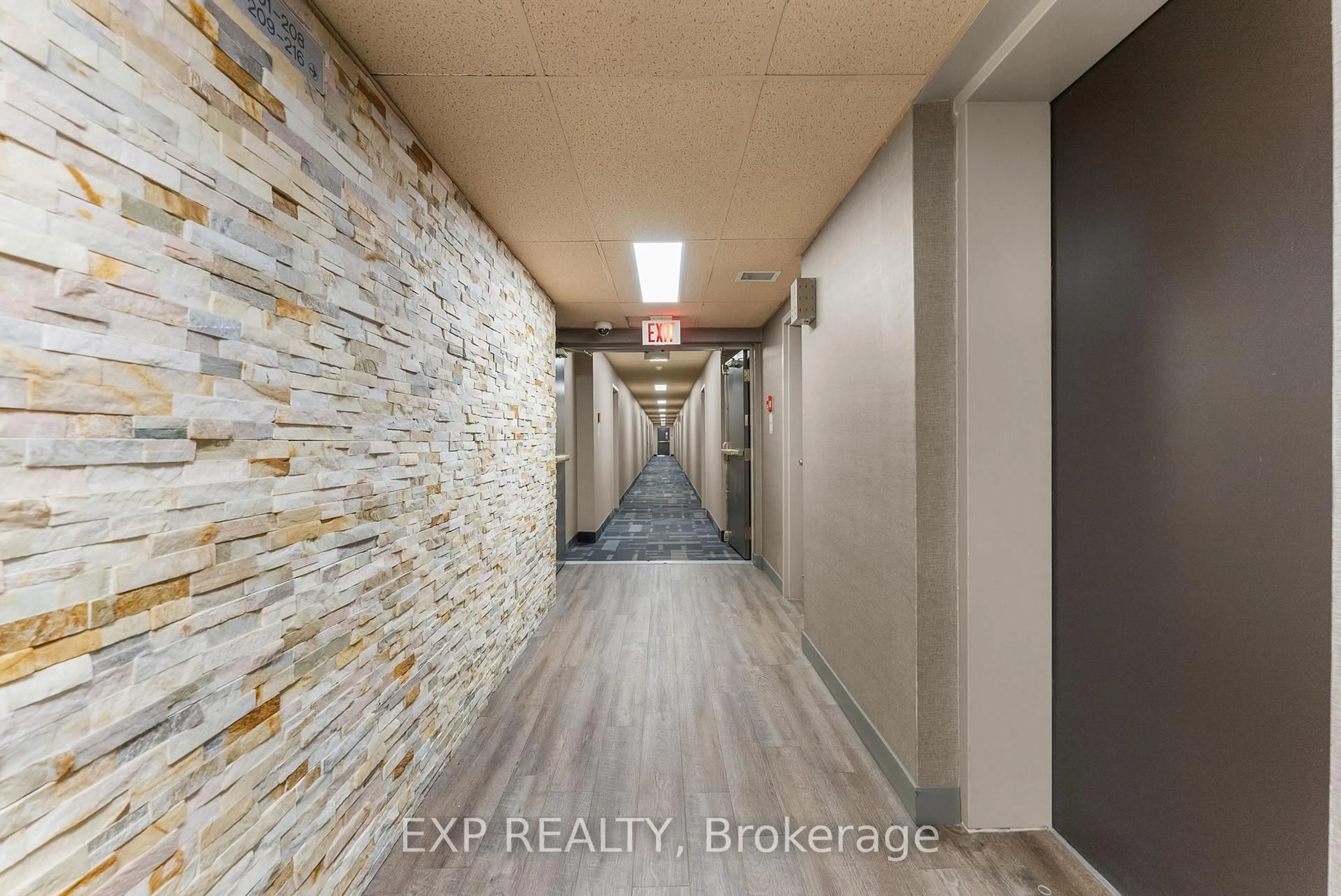 Indoor entryway for 120 Bell Farm Rd #201, Barrie Ontario L4M 6J2