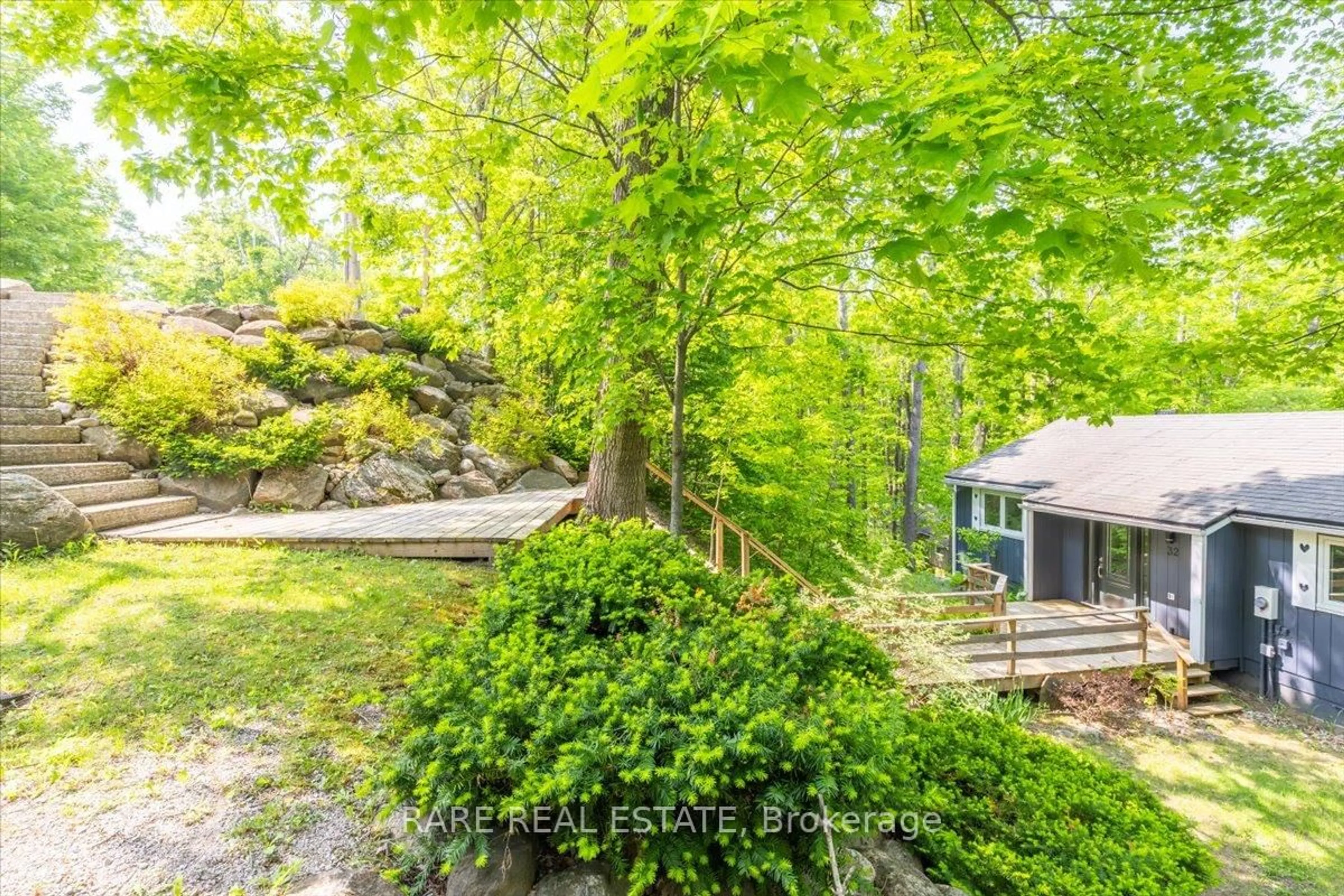 A pic from outside/outdoor area/front of a property/back of a property/a pic from drone, forest/trees view for 32 Oneida Ave, Oro-Medonte Ontario L0K 1E0