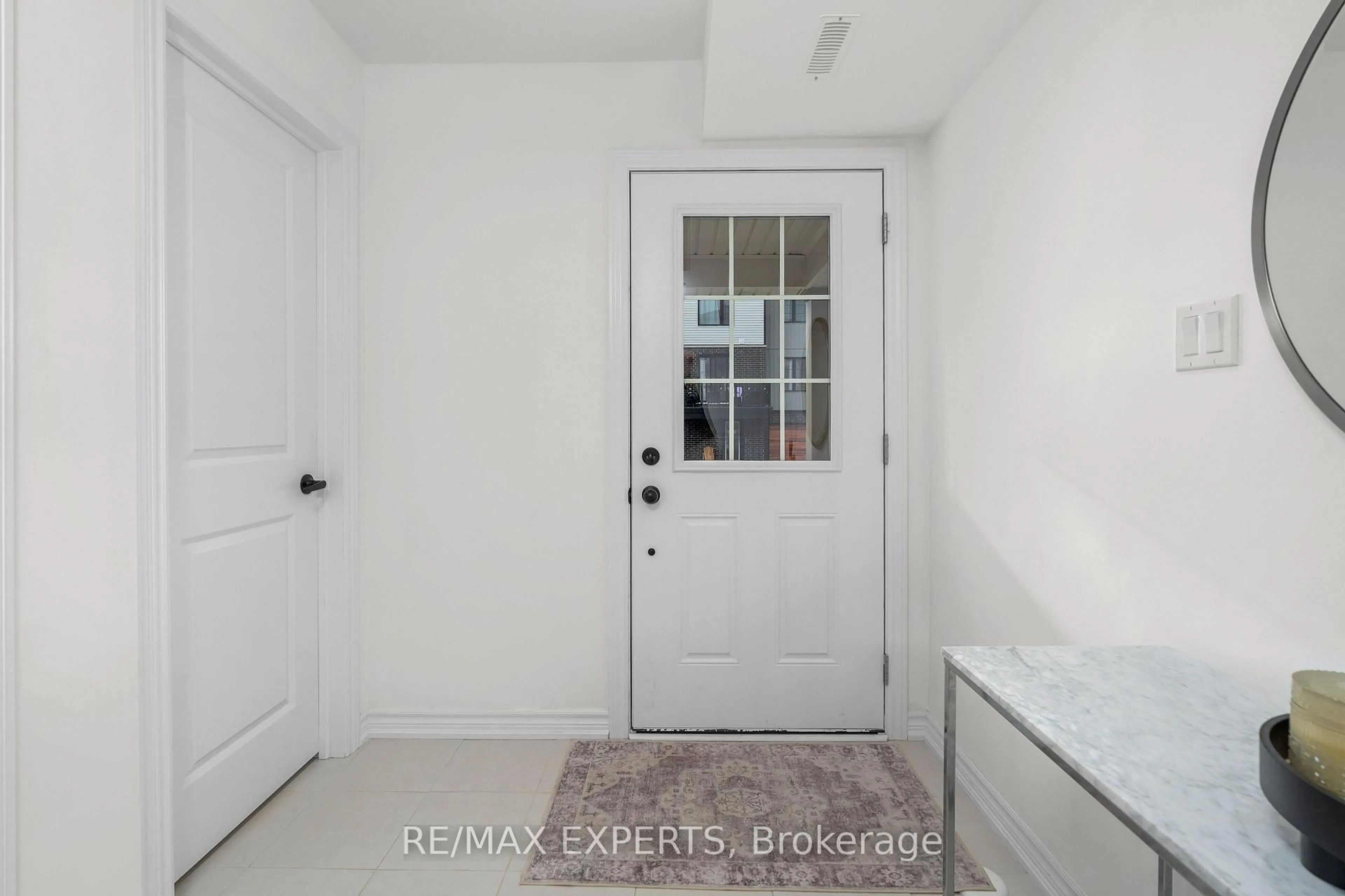 Indoor entryway for 16 Silo Mews, Barrie Ontario L9J 0V3