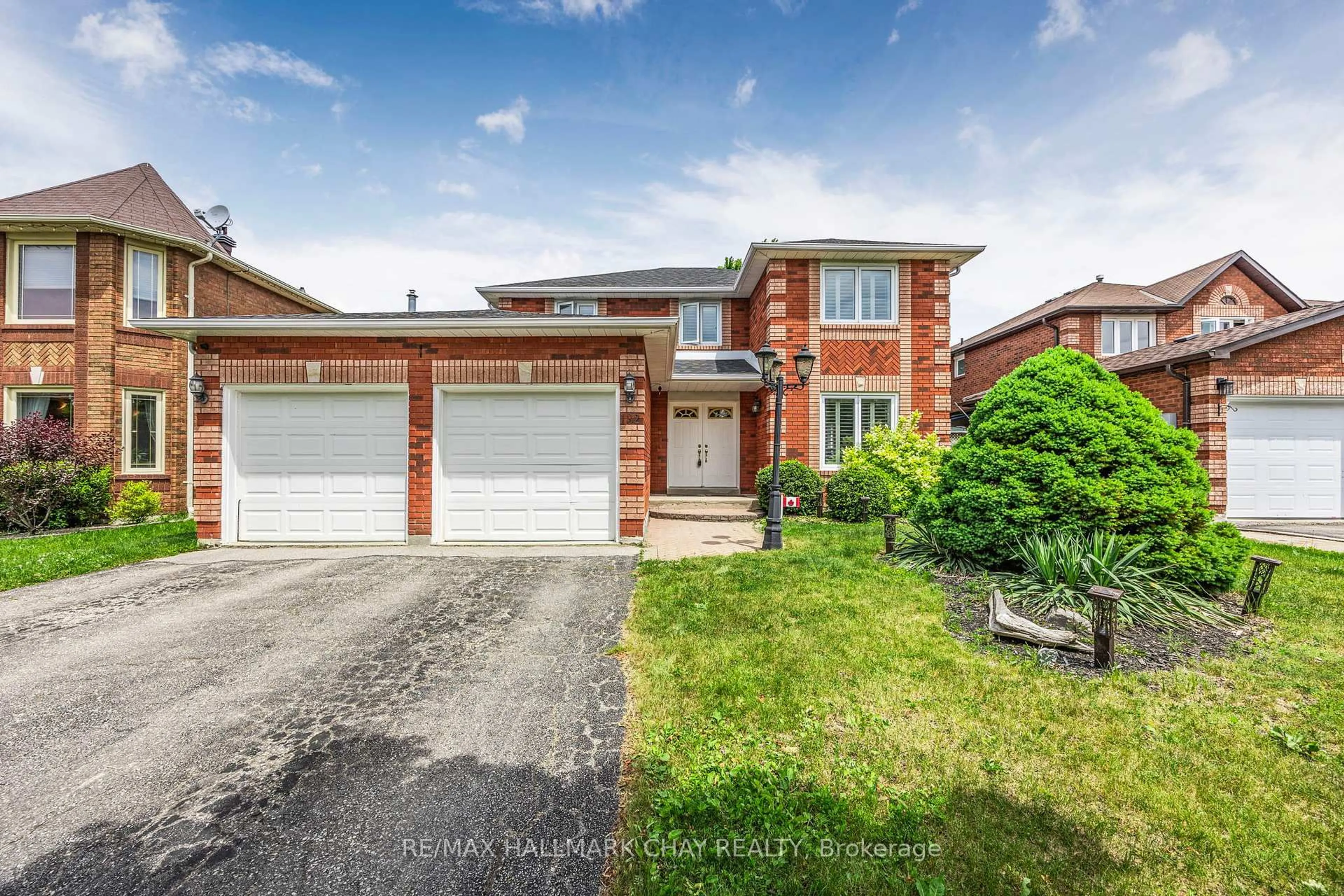 Home with brick exterior material, street for 132 James St, Barrie Ontario L4N 6X9