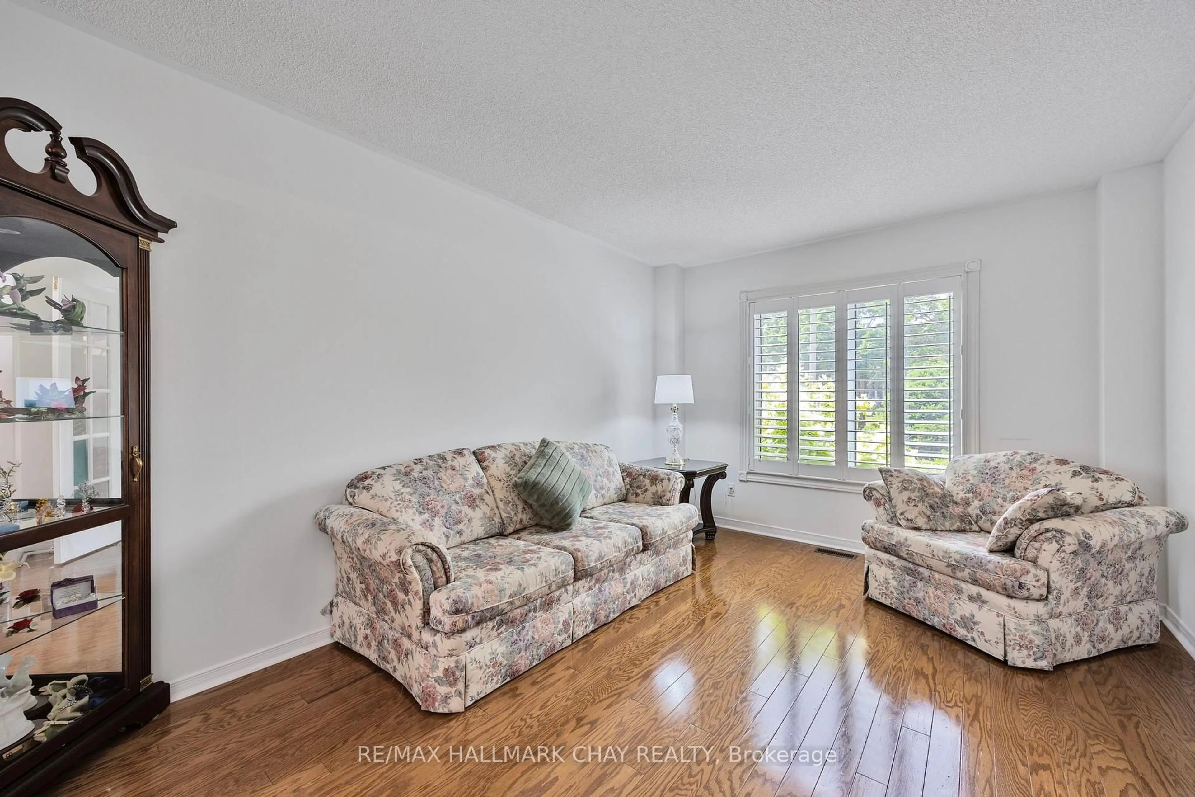 Living room with furniture, unknown for 132 James St, Barrie Ontario L4N 6X9