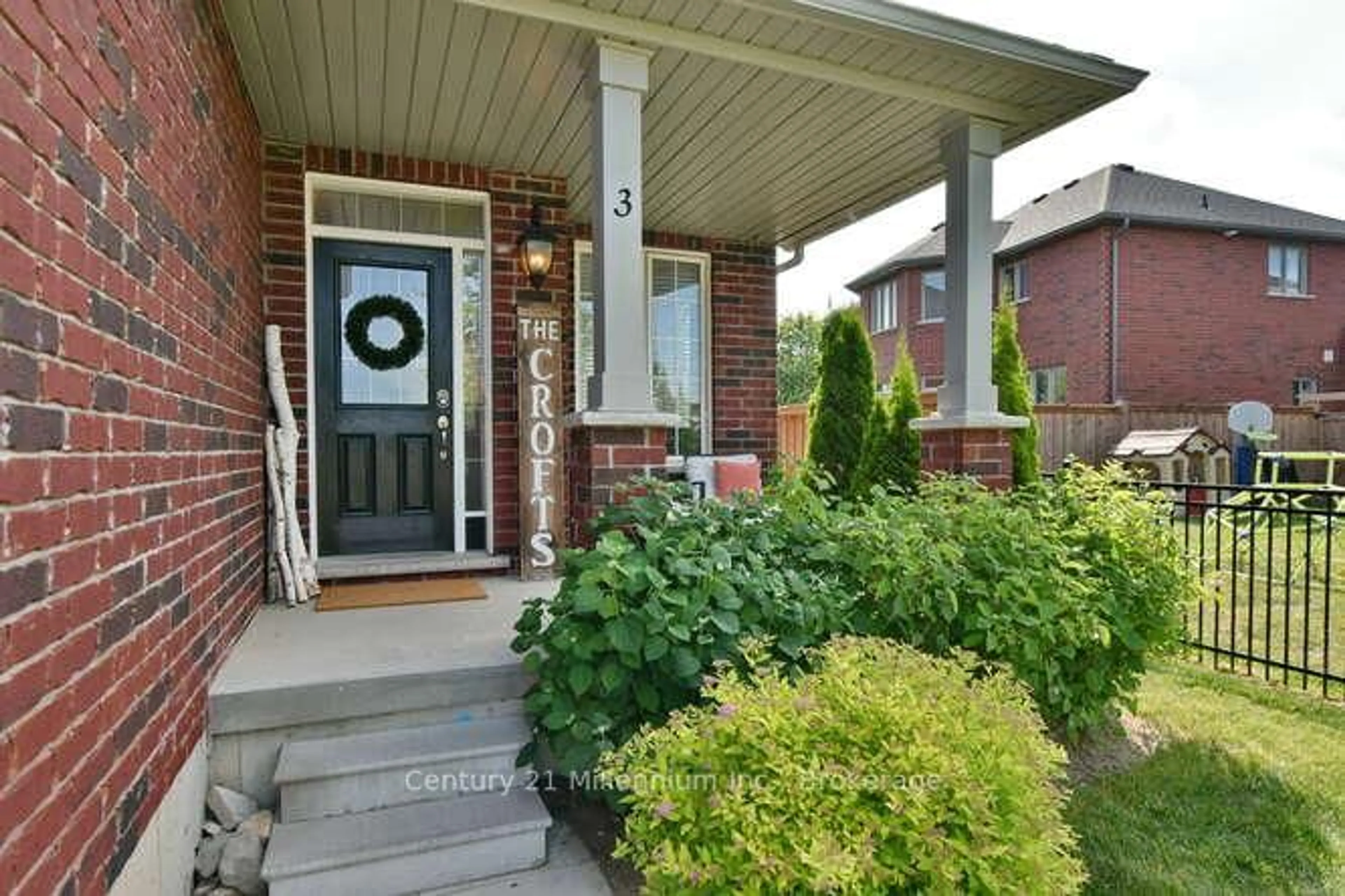 Home with brick exterior material, street for 3 Gilpin Cres, Collingwood Ontario L9Y 0Z2