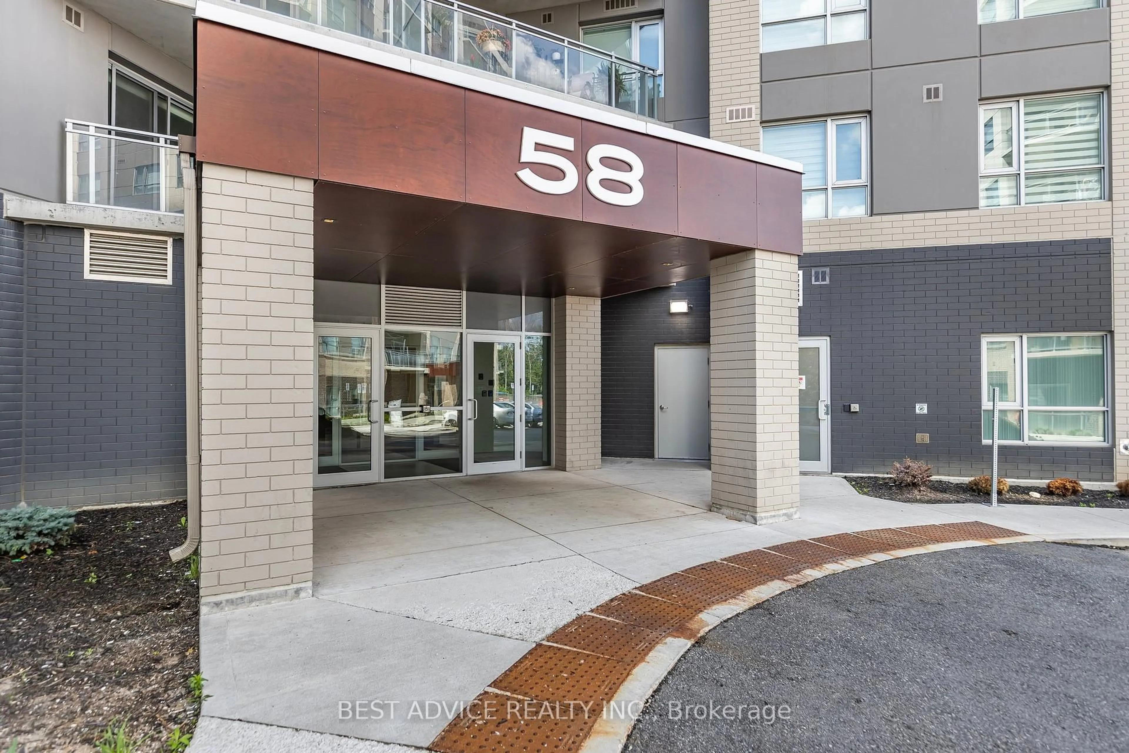 Indoor foyer for 58 Lakeside Terr #706, Barrie Ontario L4M 0L5