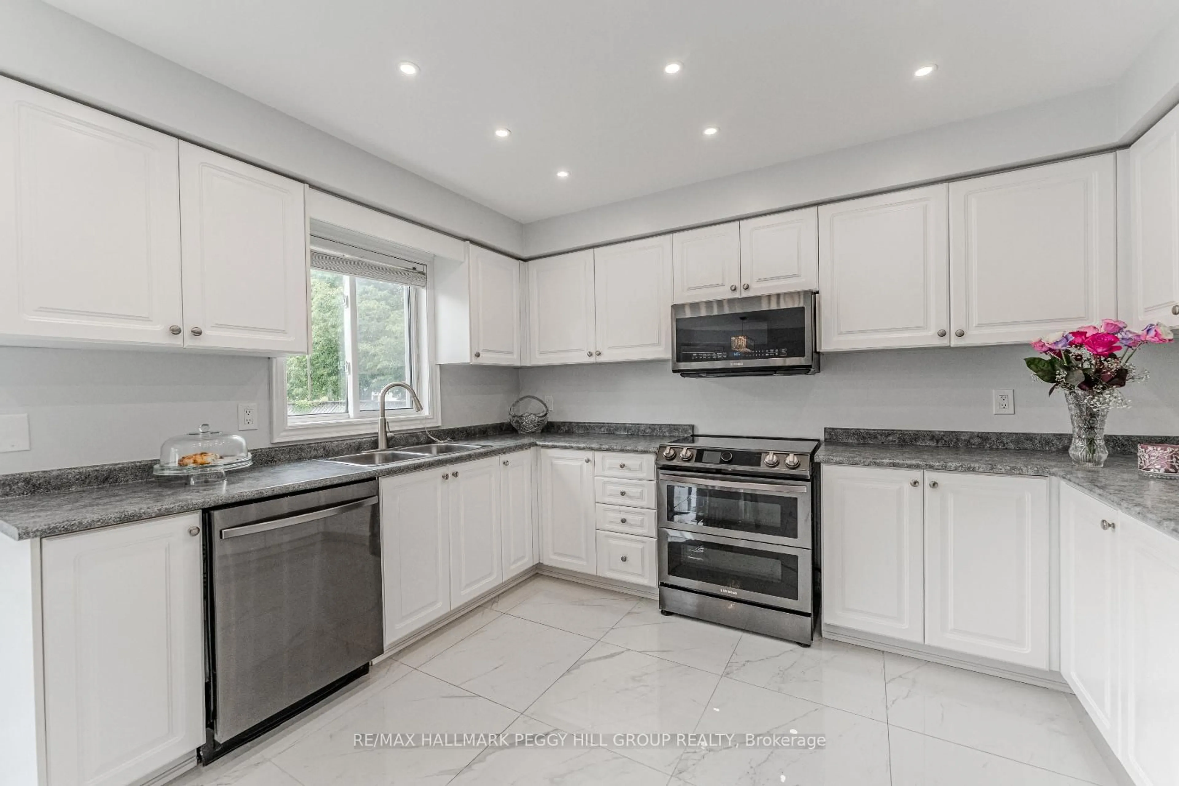 Unknown for 112 Widgeon St, Barrie Ontario L4N 8W2