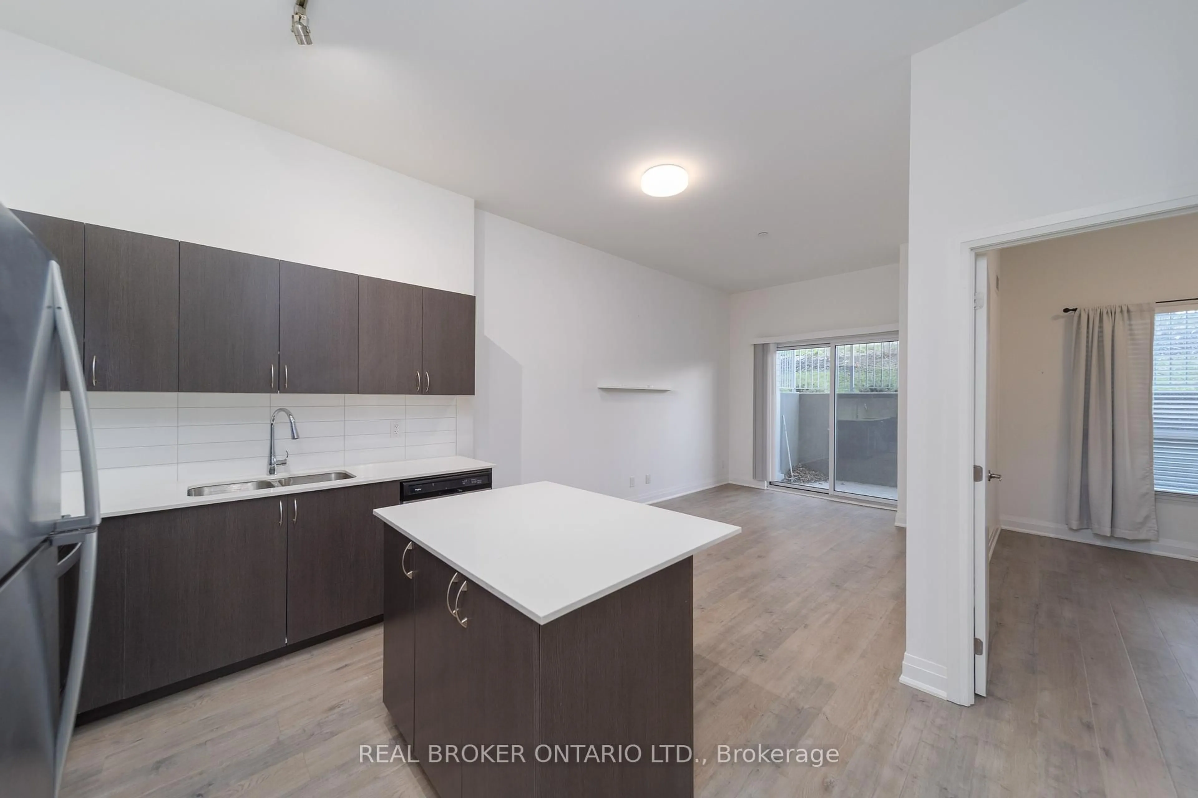 Standard kitchen, unknown for 58 Lakeside Terr #108, Barrie Ontario L4M 0L5