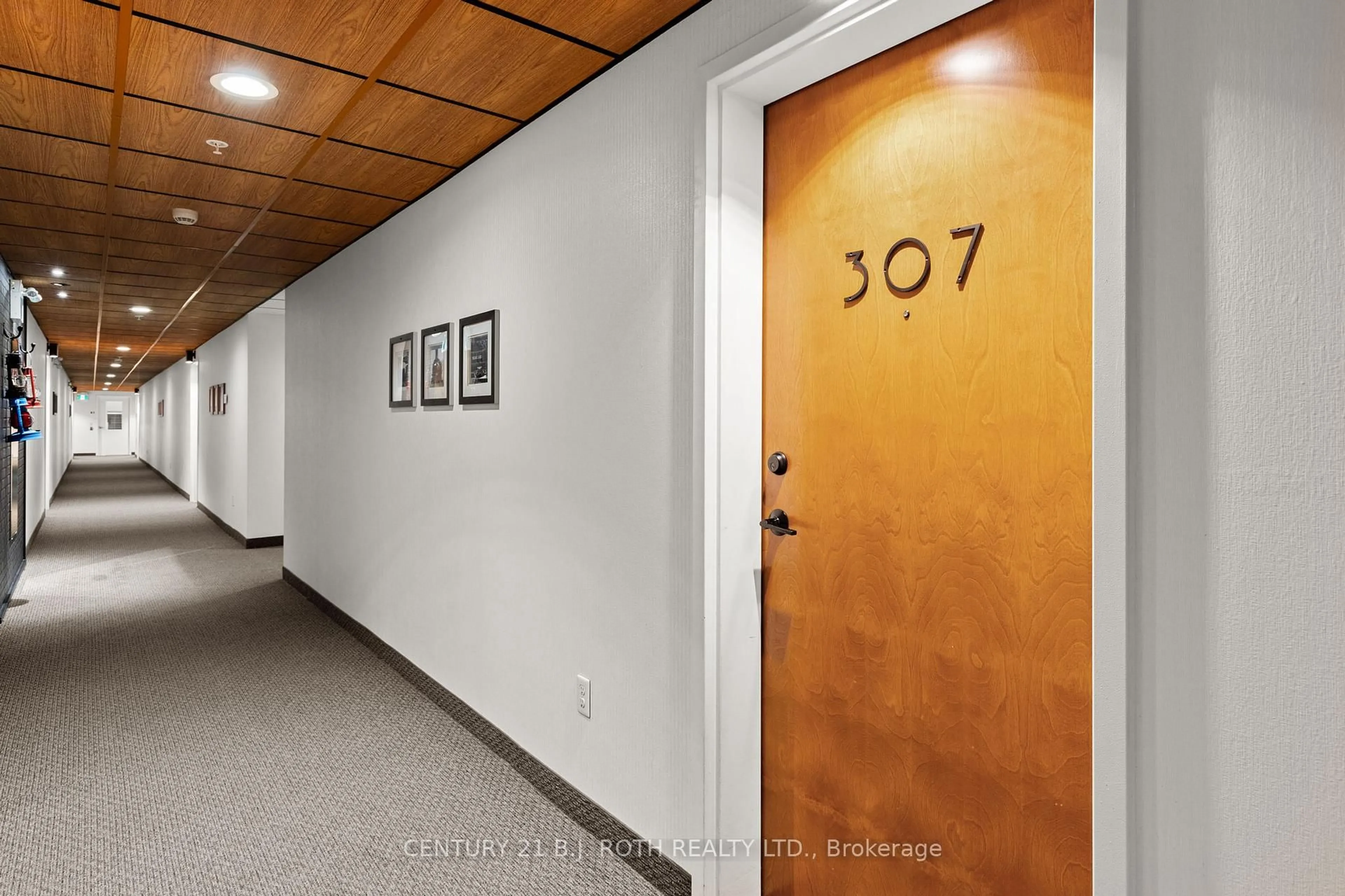 Indoor foyer for 100 Dean Ave #307, Barrie Ontario L9J 0H1