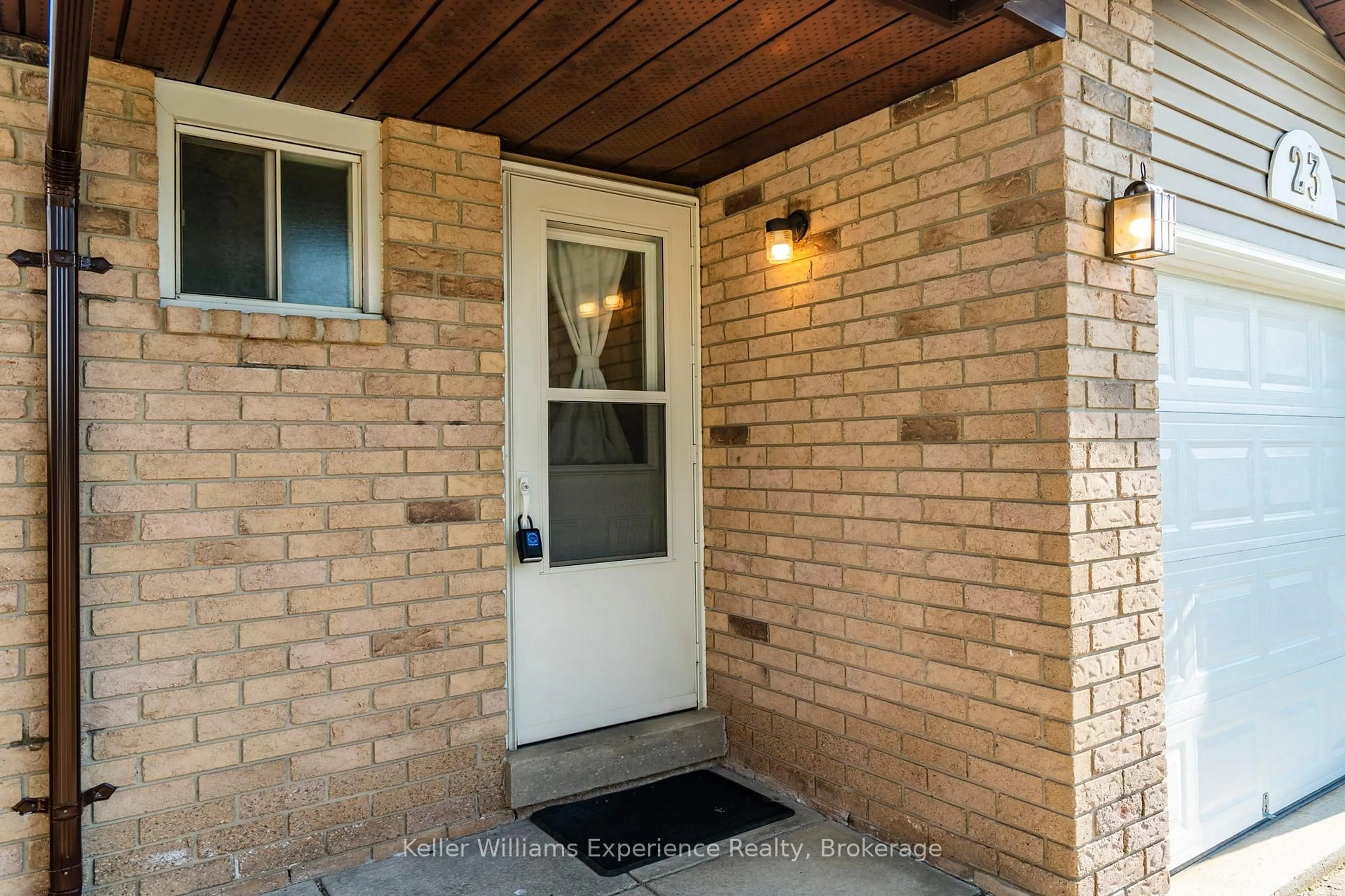 Indoor entryway for 23 Corbett Dr, Barrie Ontario L4M 5T1