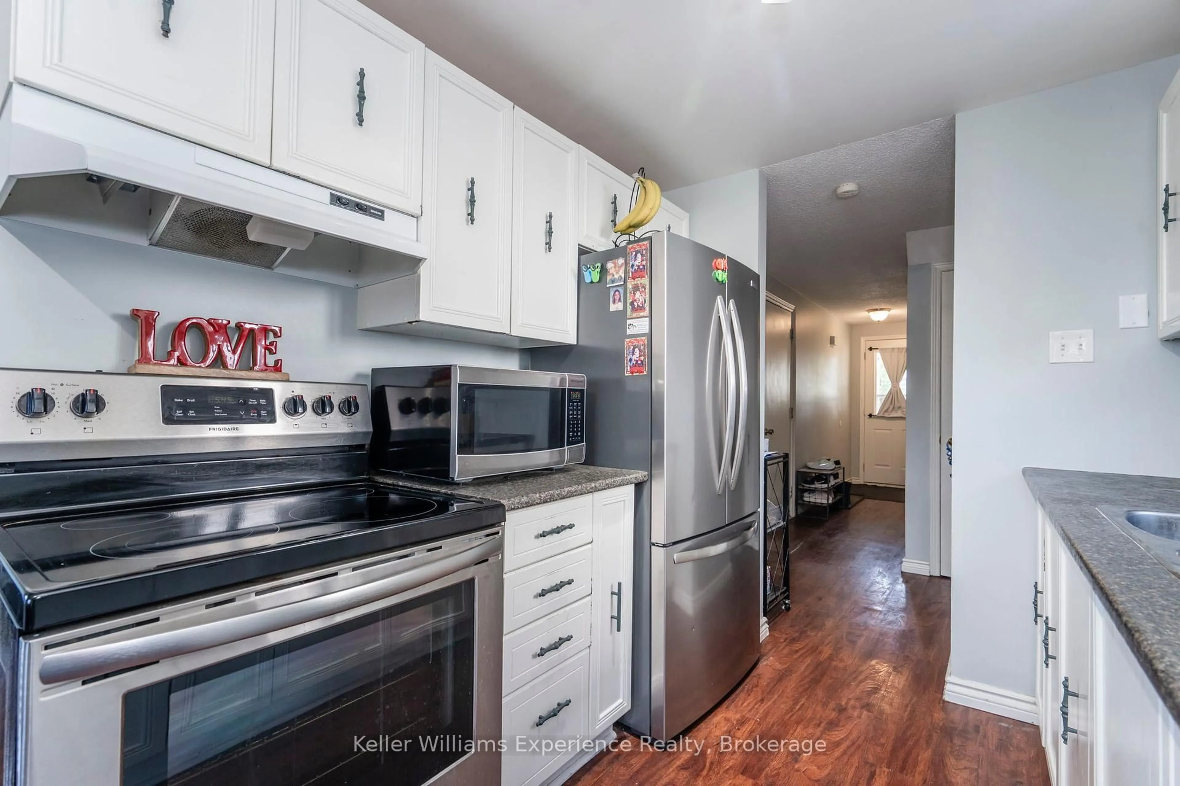 Standard kitchen, unknown for 23 Corbett Dr, Barrie Ontario L4M 5T1