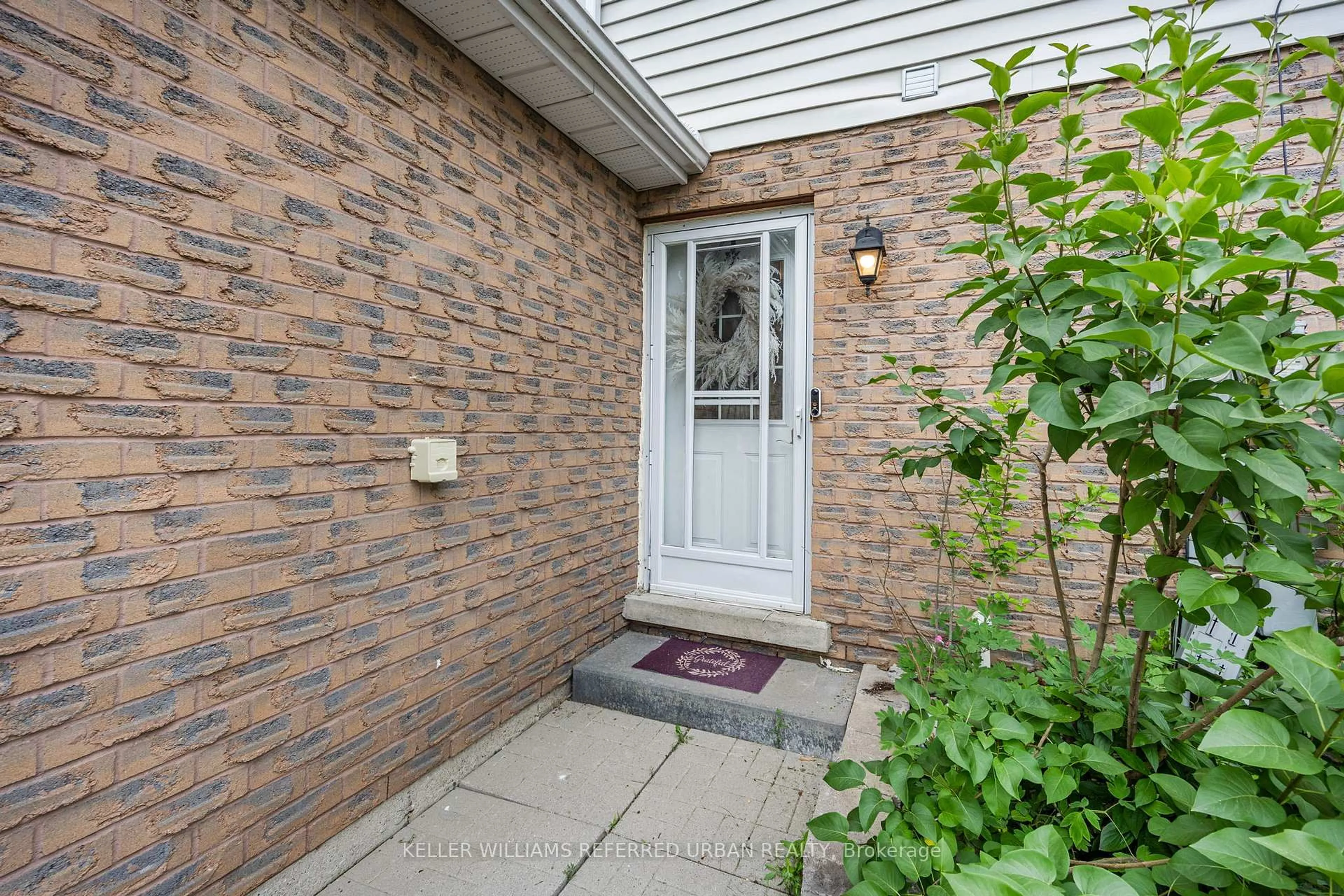 Patio, street for 325 West N St #15, Orillia Ontario L3V 7P4