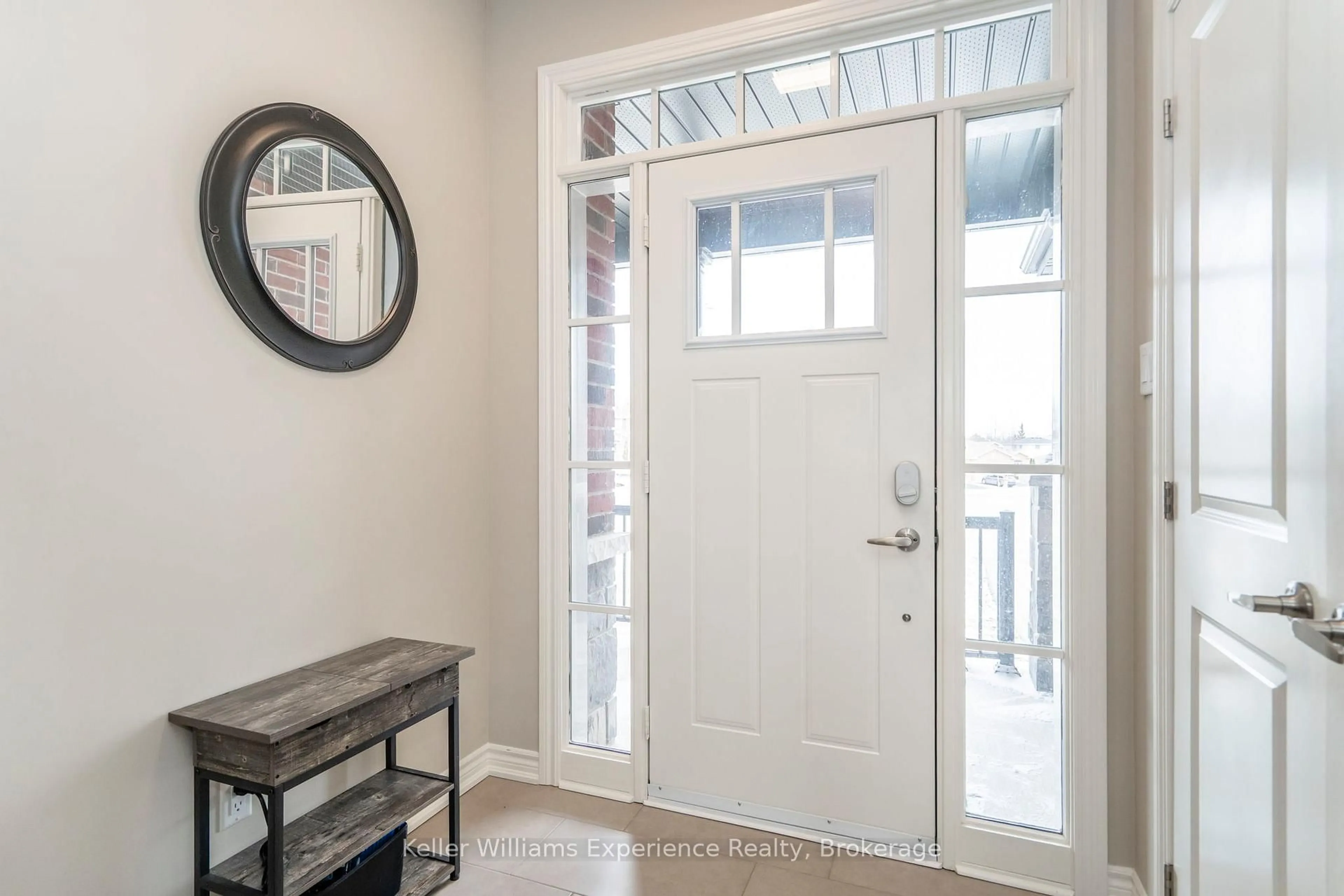Indoor entryway for 939 Stollar Pl, Midland Ontario L4R 0A6