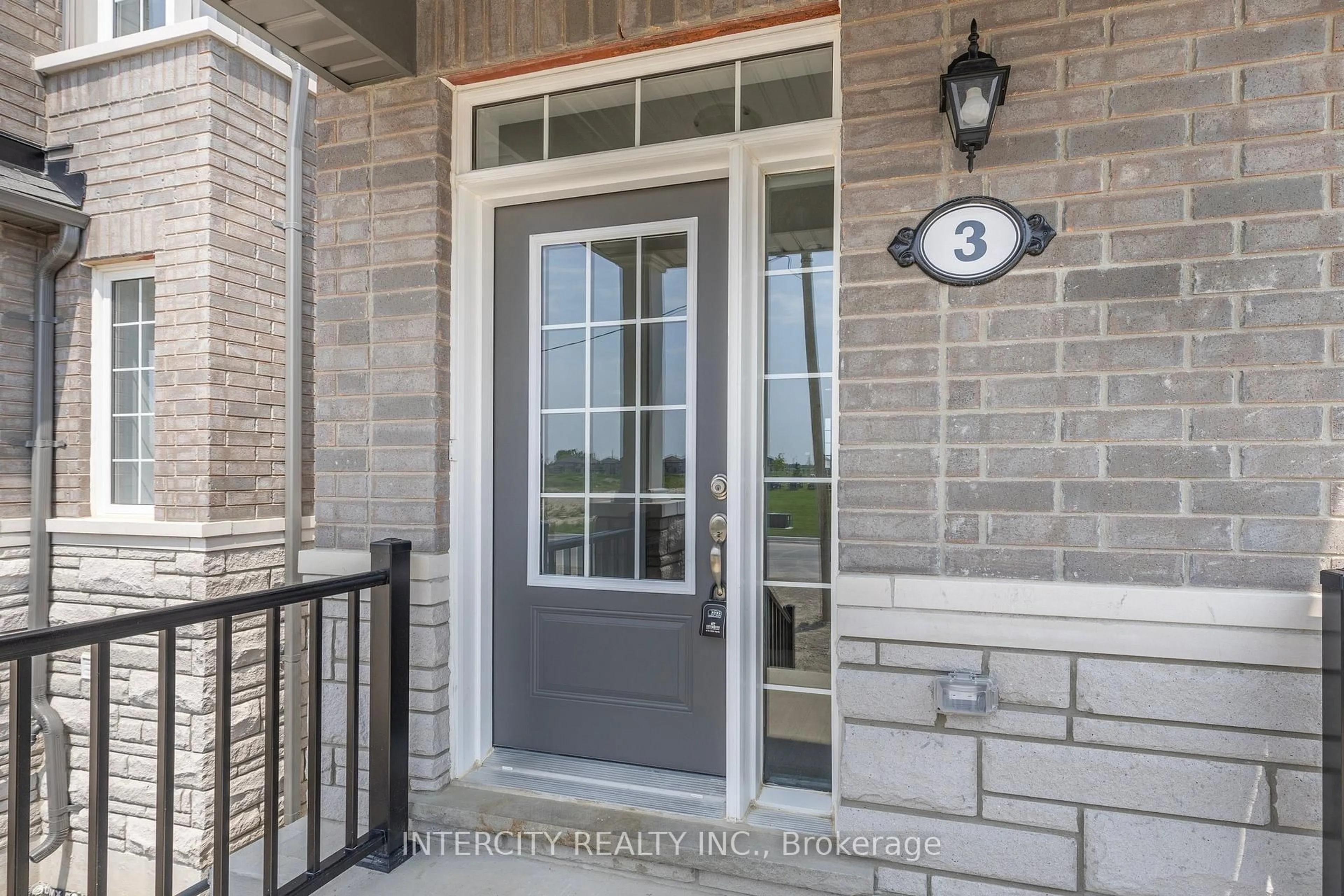 Indoor entryway for 3 Avalon Dr, Wasaga Beach Ontario L9R 0M2