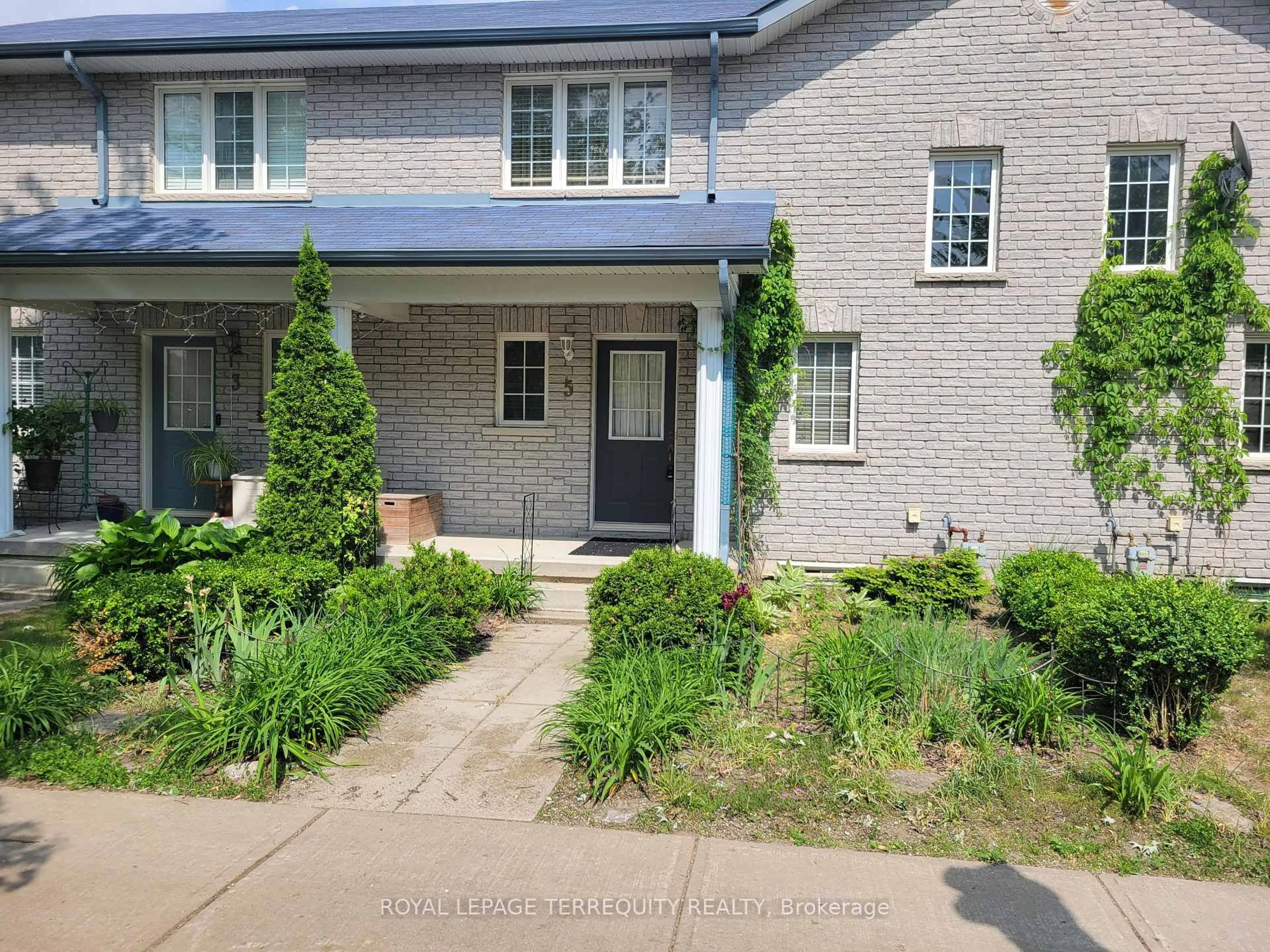 Home with brick exterior material, street for 5 Silver Maple Cres, Barrie Ontario L4N 0Y4