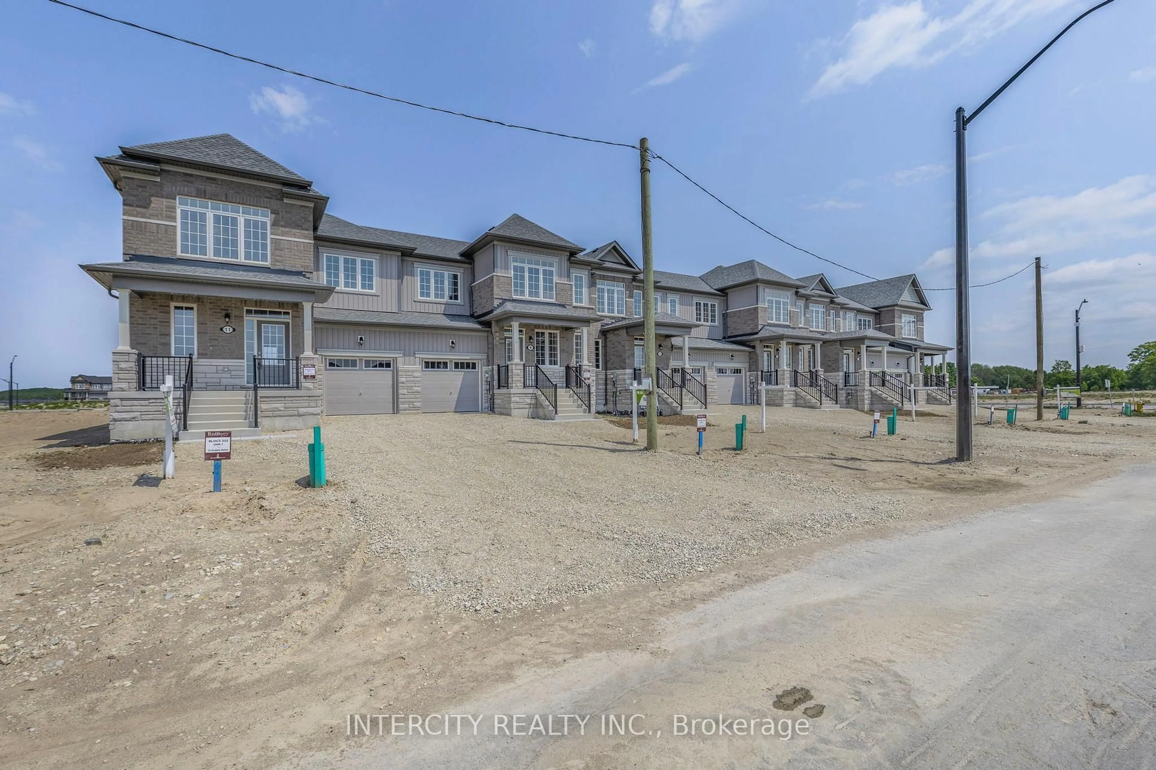 A pic from outside/outdoor area/front of a property/back of a property/a pic from drone, street for 11 Avalon Dr, Wasaga Beach Ontario L9R 0M2