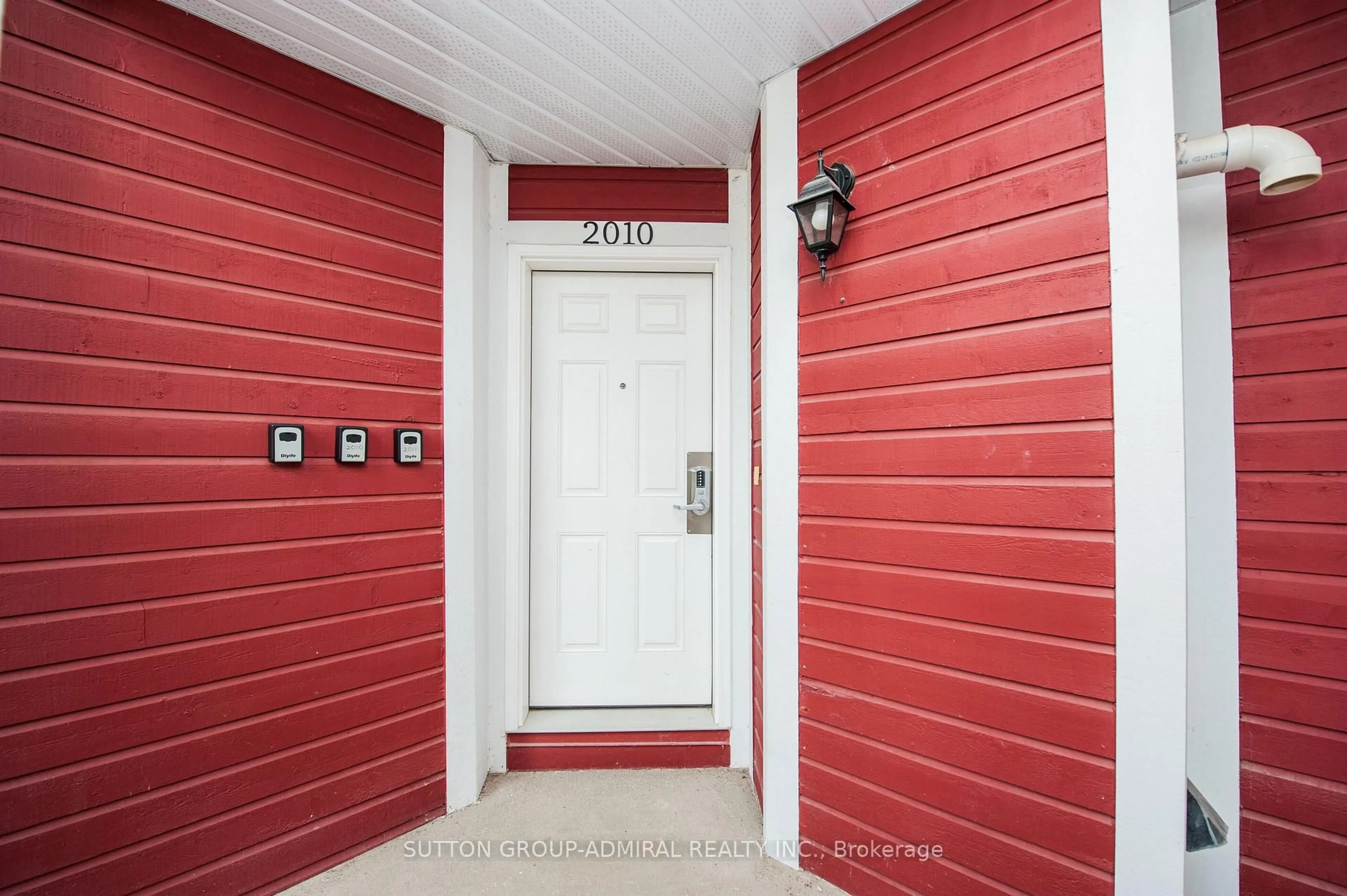 Indoor entryway for 90 Highland Dr #2010, Oro-Medonte Ontario L0L 2L0