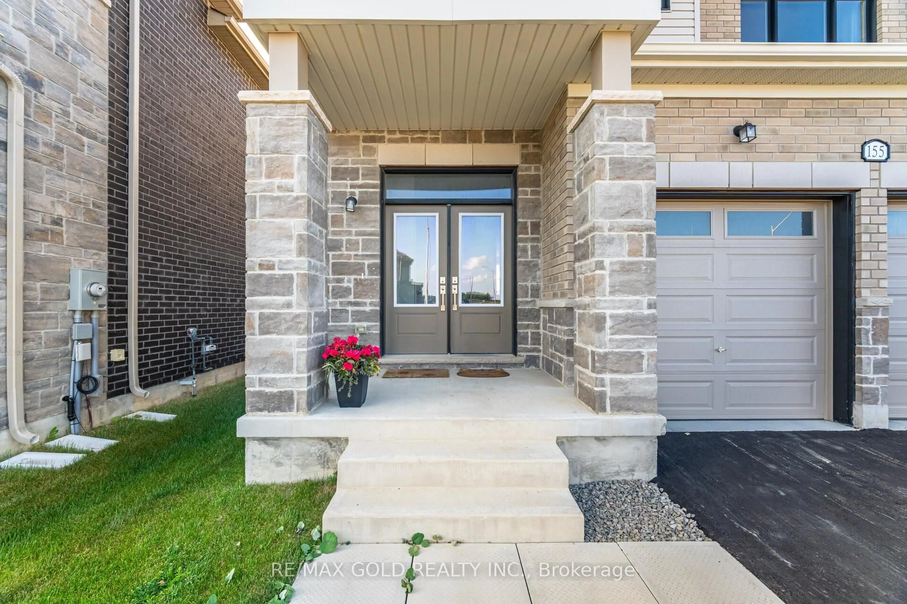 Indoor entryway for 155 Fenchurch Manr, Barrie Ontario L9J 0W9