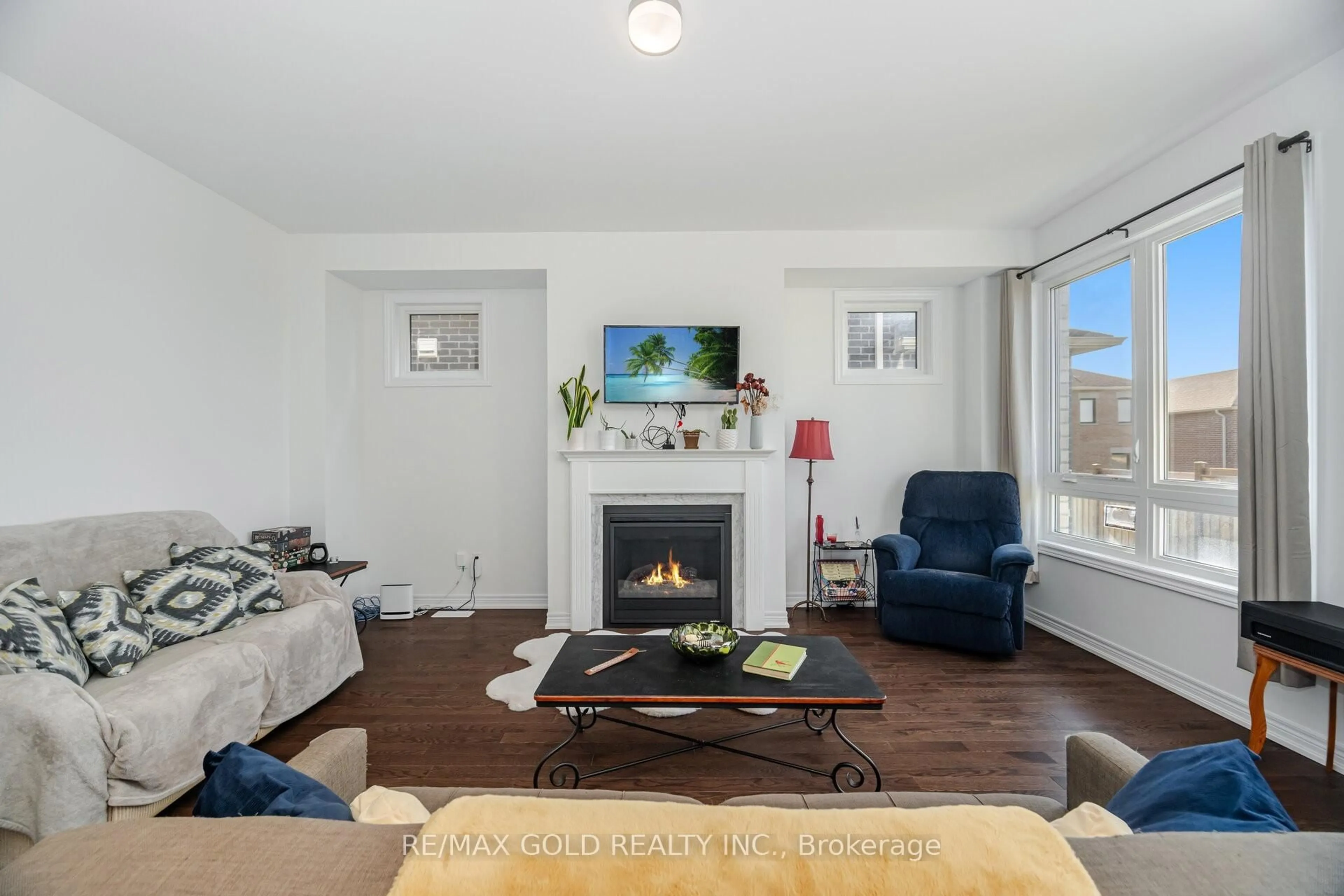 Living room with furniture, wood/laminate floor for 155 Fenchurch Manr, Barrie Ontario L9J 0W9