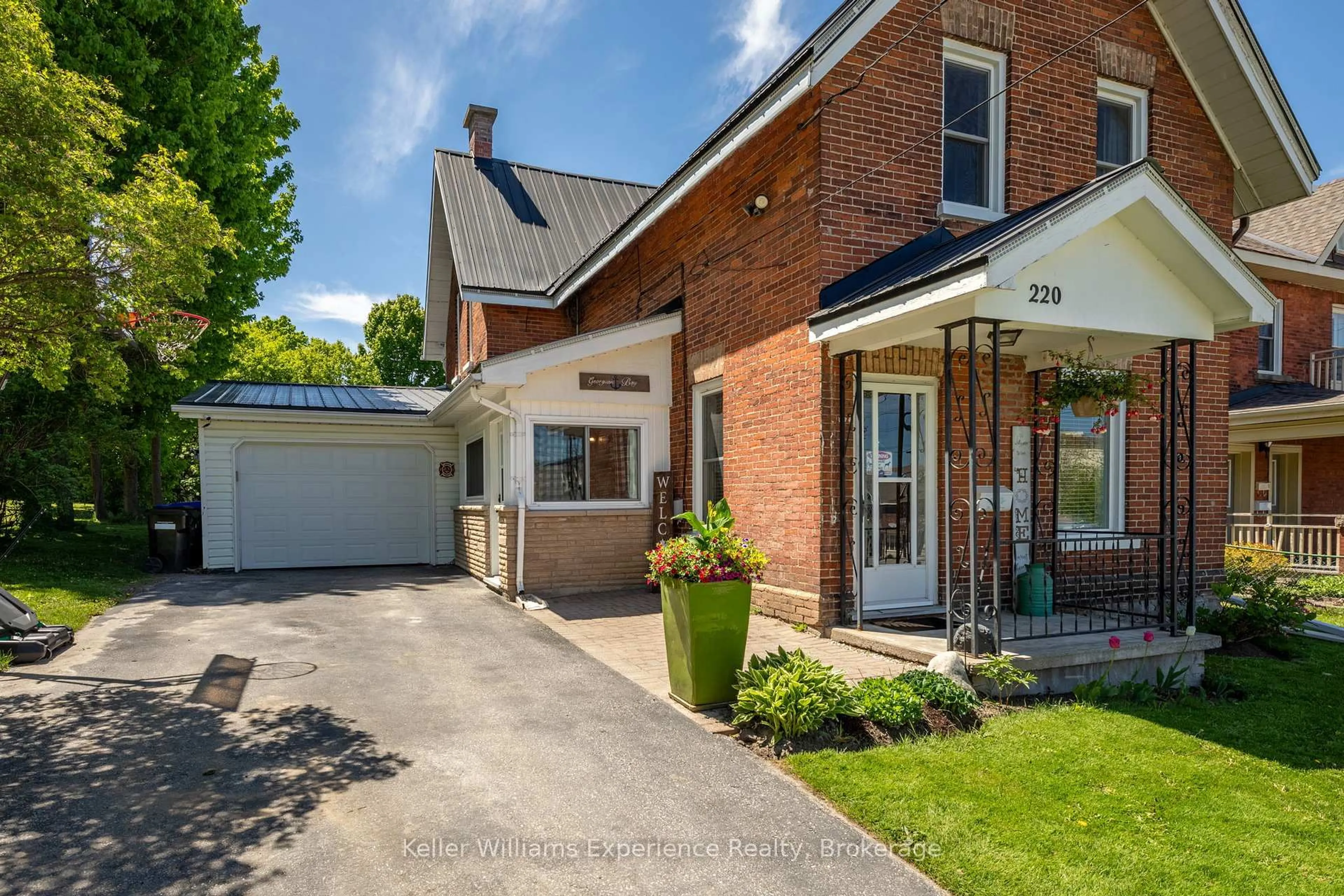 Home with brick exterior material, street for 220 Third St, Midland Ontario L4R 3S1