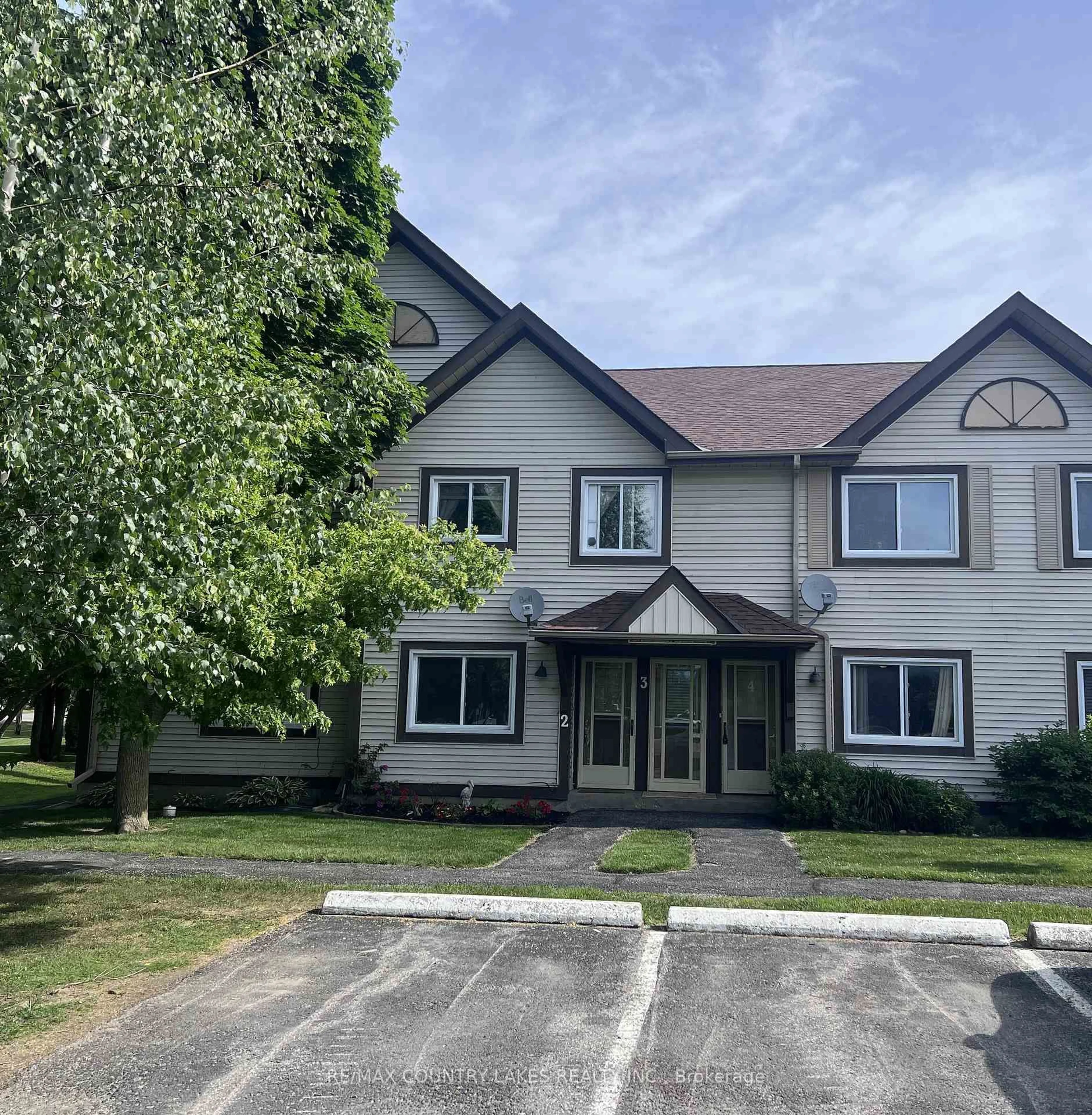 A pic from outside/outdoor area/front of a property/back of a property/a pic from drone, unknown for 11 Laguna Pkwy #4, Ramara Ontario L0K 1B0