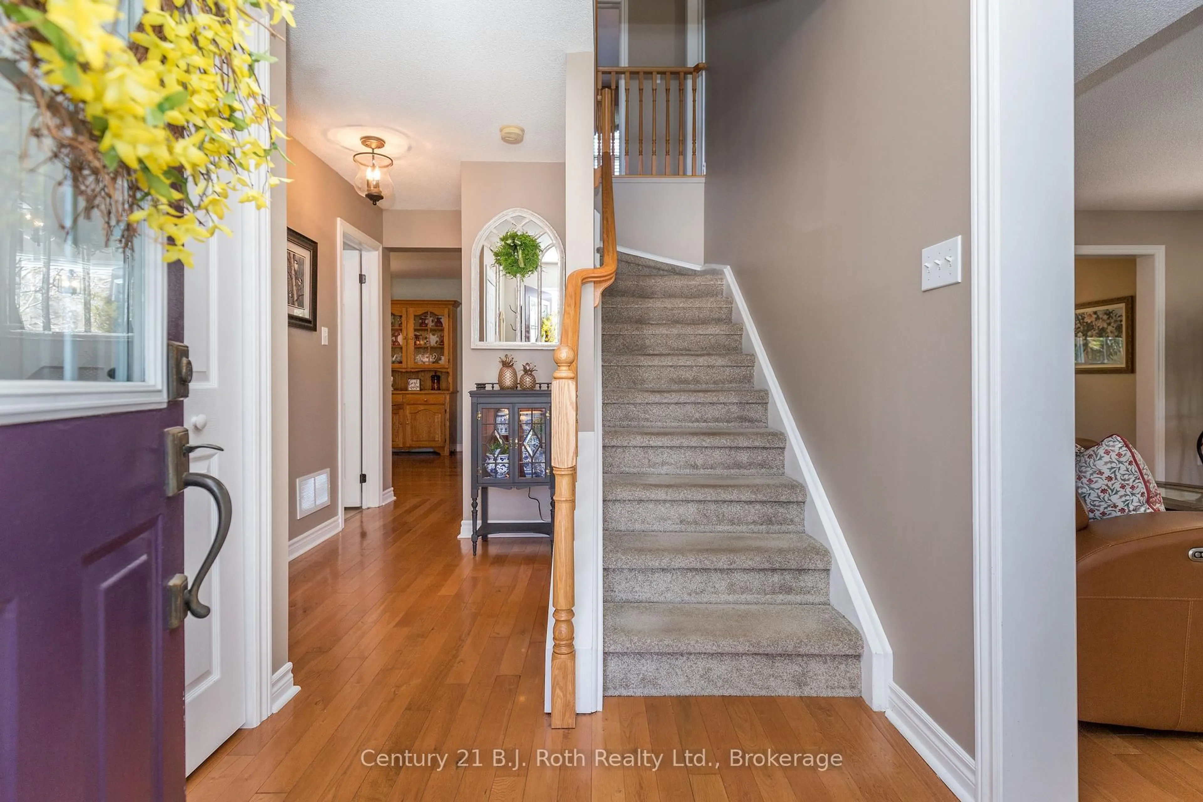 Indoor entryway for 4043 Digby Dr, Severn Ontario L3V 0X4