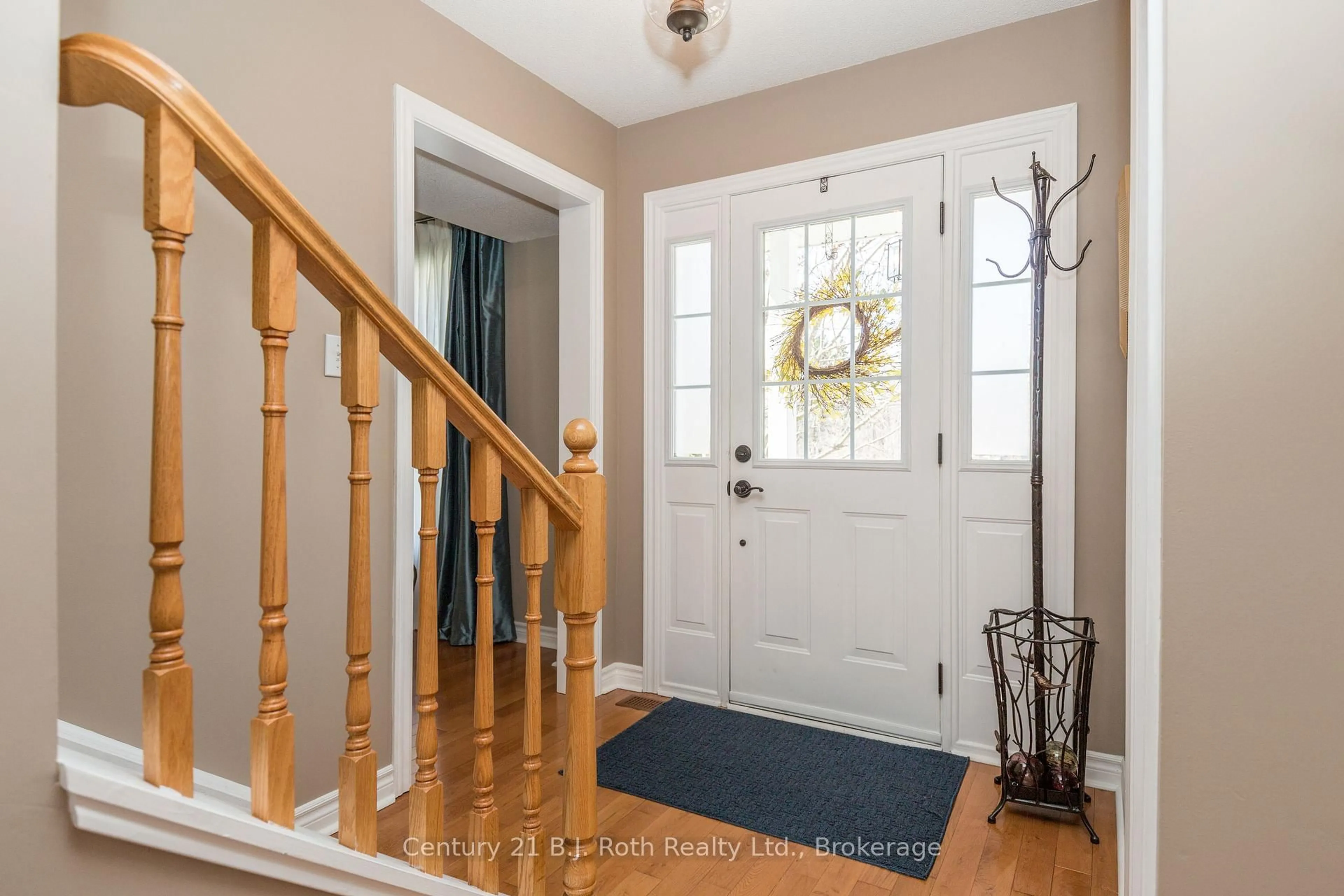 Indoor entryway for 4043 Digby Dr, Severn Ontario L3V 0X4