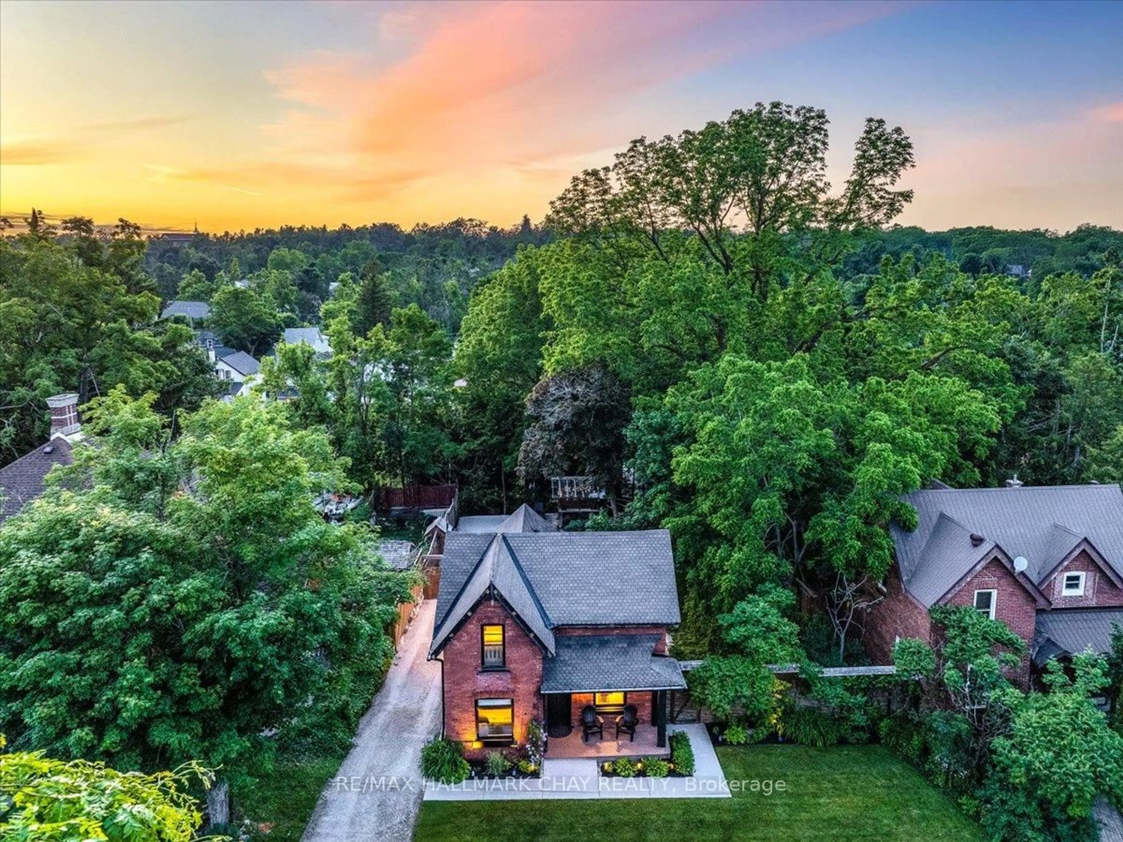 A pic from outside/outdoor area/front of a property/back of a property/a pic from drone, street for 230 Mississaga St, Orillia Ontario L3V 3B5
