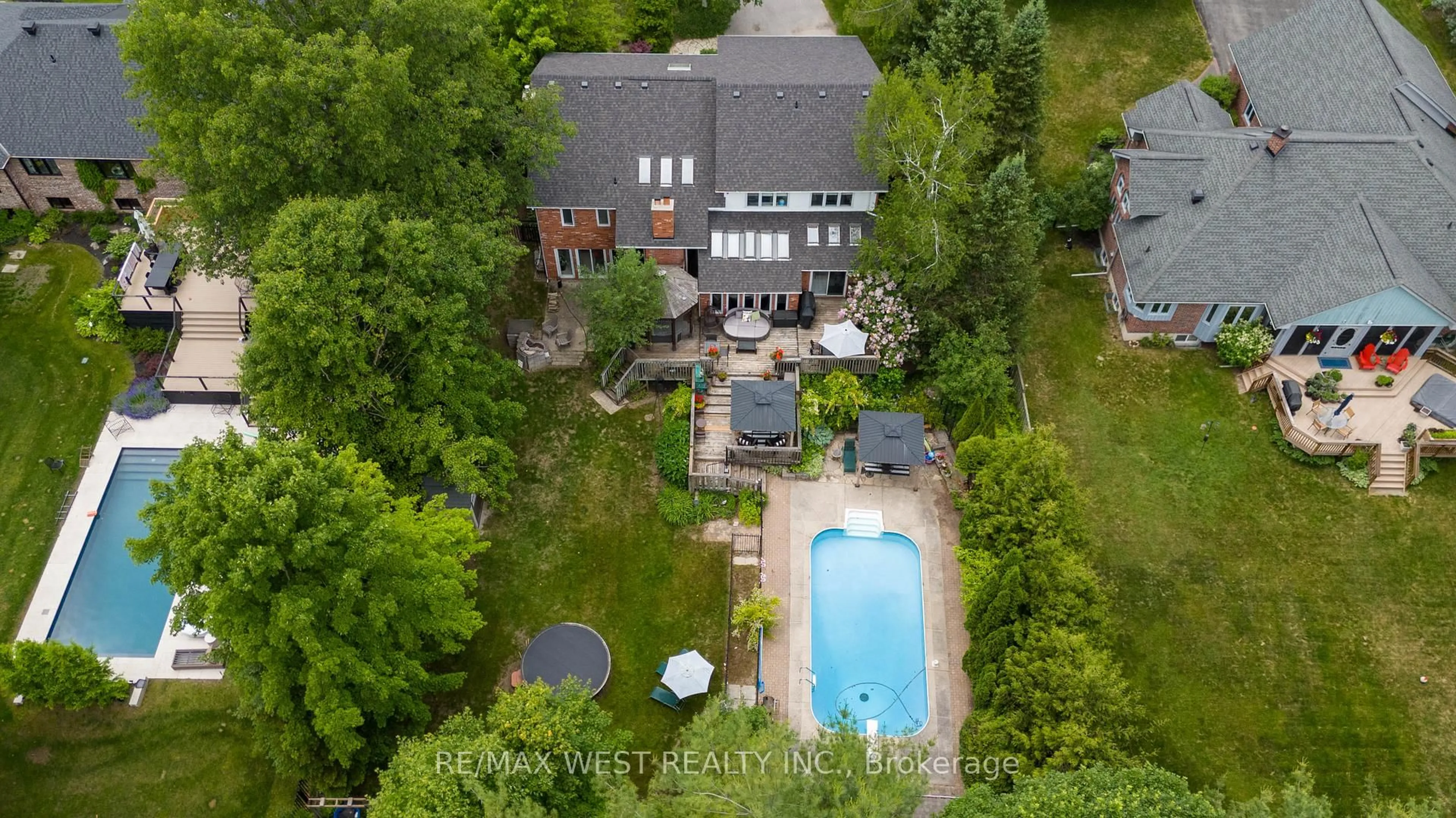 A pic from outside/outdoor area/front of a property/back of a property/a pic from drone, unknown for 35 Jodies Lane, Springwater Ontario L0L 1X1